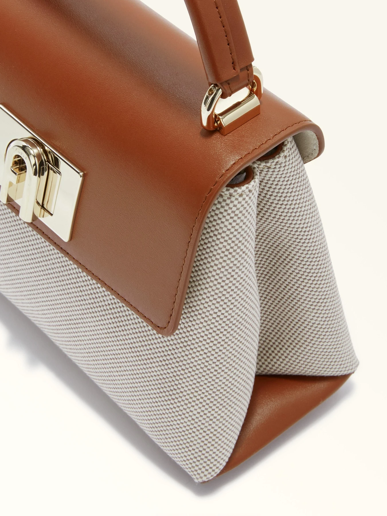 Сумки Furla 1927 MINI TOP HANDLE модель WB00109BX20931107S1007 Сумки Furla 1927 MINI TOP HANDLE модель WB00109BX20931107S1007 Фото