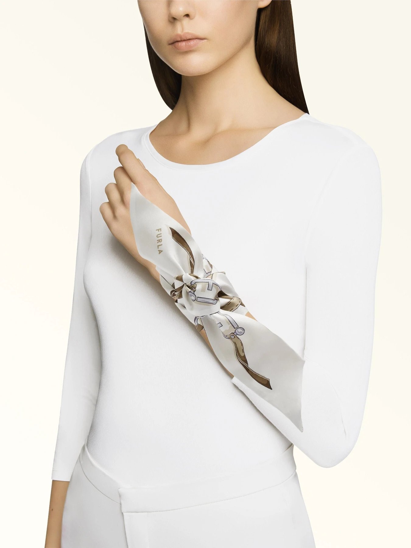 Шарфы и платки Furla модель WT00022BX31141833S4401 Шарфы и платки Furla модель WT00022BX31141833S4401 Фото