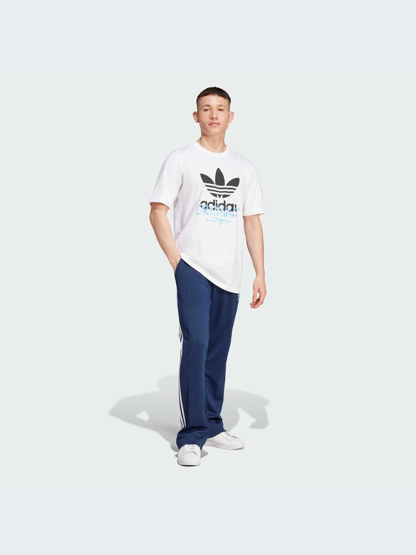 Футболки і поло Adidas Graphics модель IX6750 Футболки і поло Adidas Graphics модель IX6750 Фото