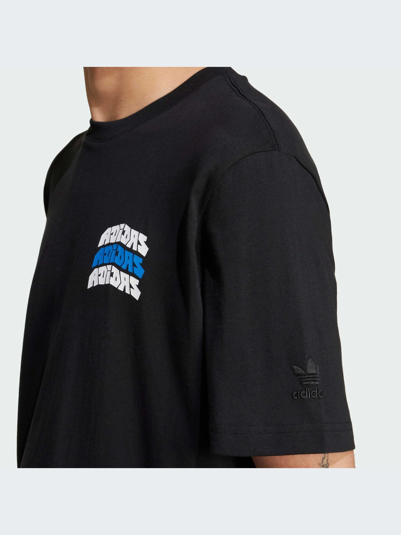 Футболки і поло Adidas Graphics модель IZ2580 Футболки і поло Adidas Graphics модель IZ2580 Фото