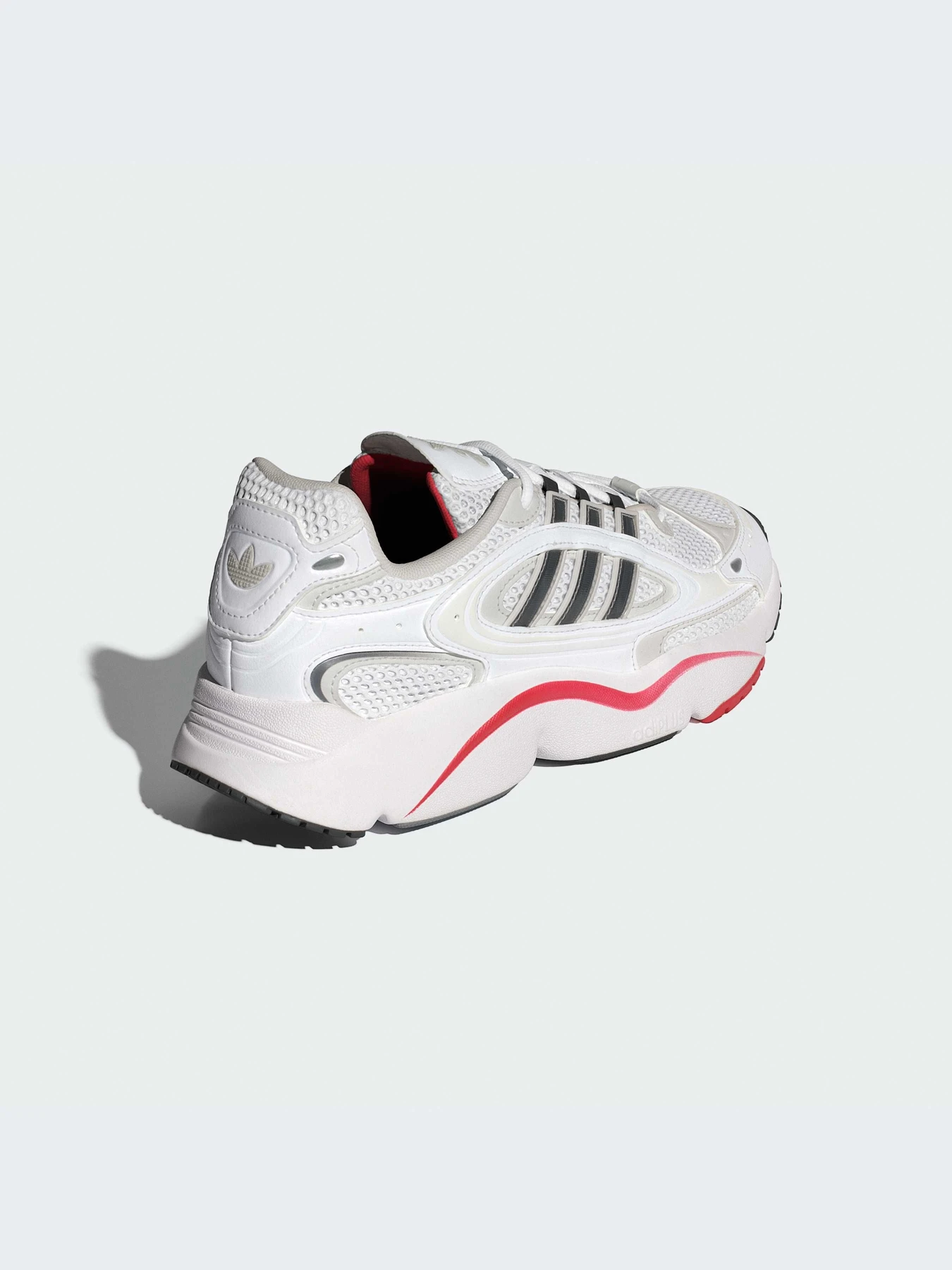 Кроссовки Adidas Ozweego модель IF9591 Кроссовки Adidas Ozweego модель IF9591 Фото