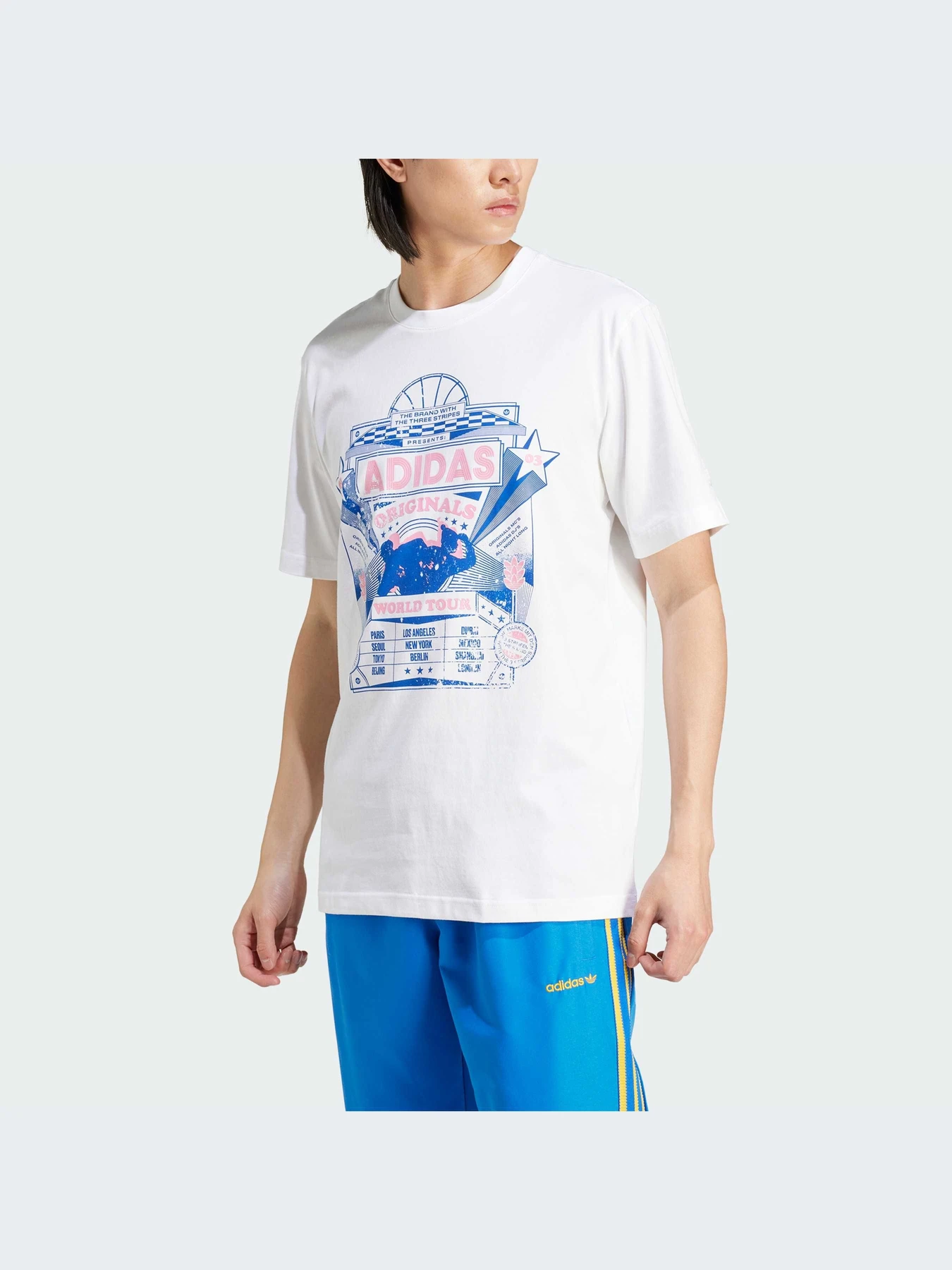 Футболки і поло Adidas Graphics модель IX6753 Футболки і поло Adidas Graphics модель IX6753 Фото