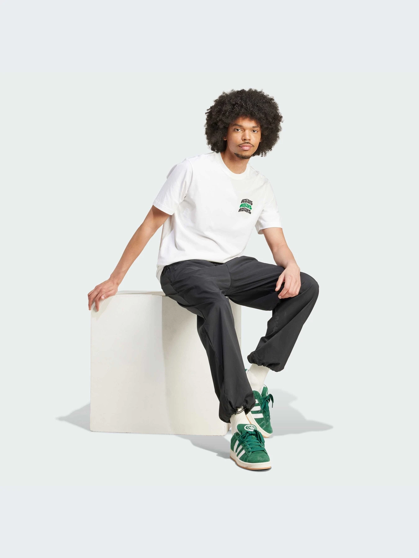 Футболки і поло Adidas Graphics модель IX6748 Футболки і поло Adidas Graphics модель IX6748 Фото