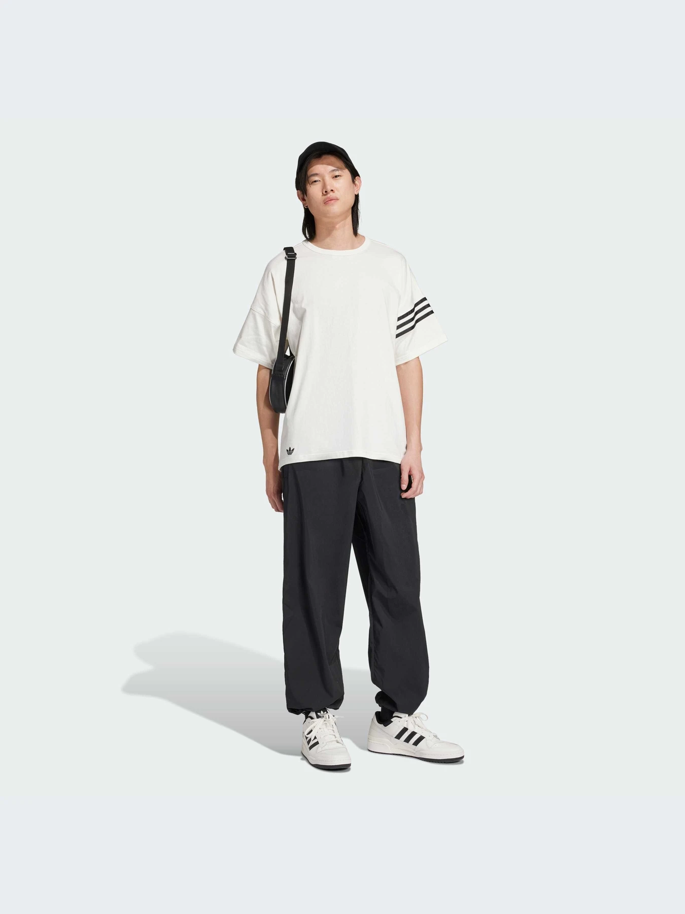 Футболки і поло Adidas Adicolor модель IY4901 Футболки і поло Adidas Adicolor модель IY4901 Фото