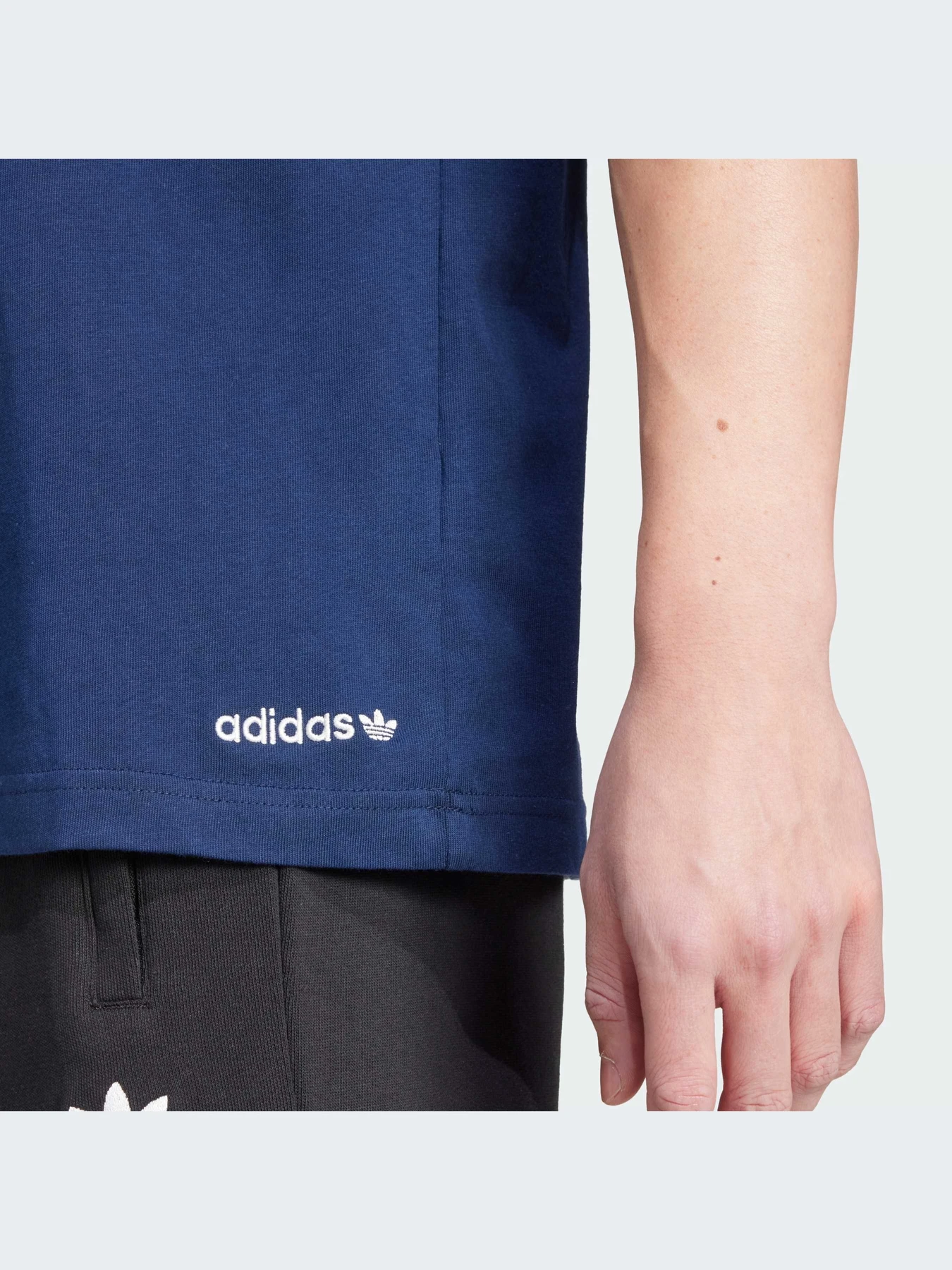 Футболки і поло Adidas модель IX9598 Футболки і поло Adidas модель IX9598 Фото