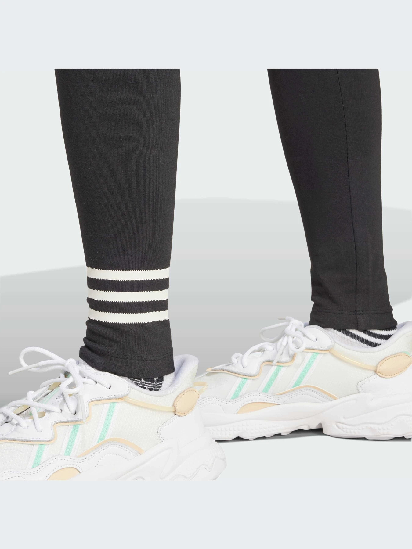 Штани Adidas модель IW5611 Штани Adidas модель IW5611 Фото