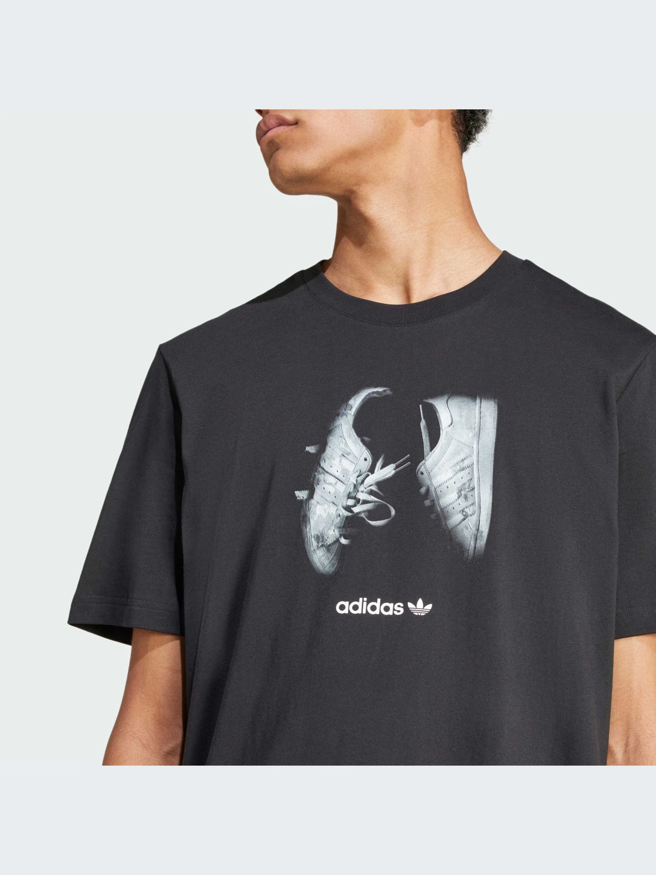 Футболки і поло Adidas Graphics модель IY3431 Футболки і поло Adidas Graphics модель IY3431 Фото