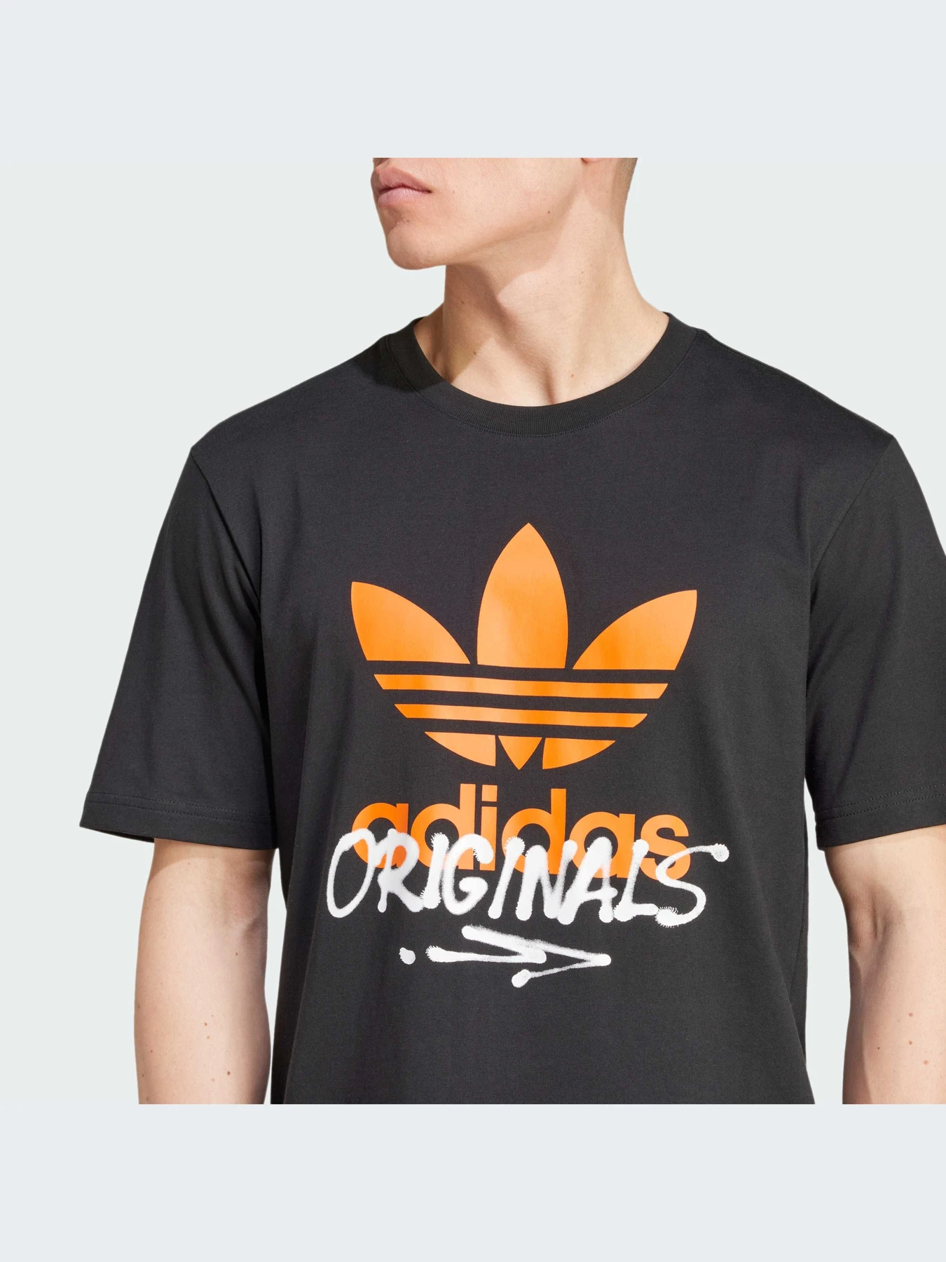 Футболки і поло Adidas Graphics модель IZ2578 Футболки і поло Adidas Graphics модель IZ2578 Фото