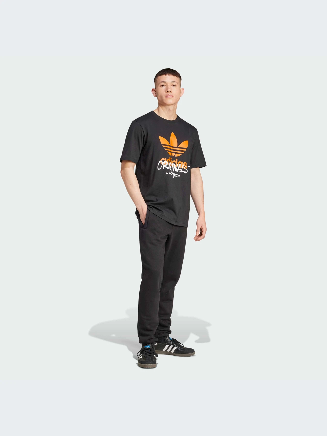 Футболки і поло Adidas Graphics модель IZ2578 Футболки і поло Adidas Graphics модель IZ2578 Фото