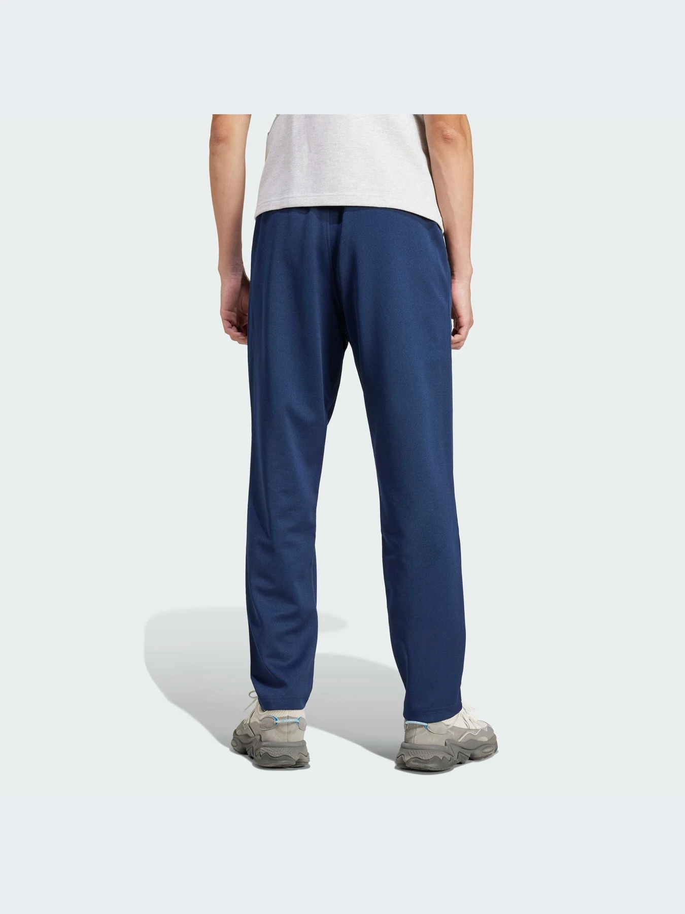 Брюки Adidas модель IW3232 Брюки Adidas модель IW3232 Фото