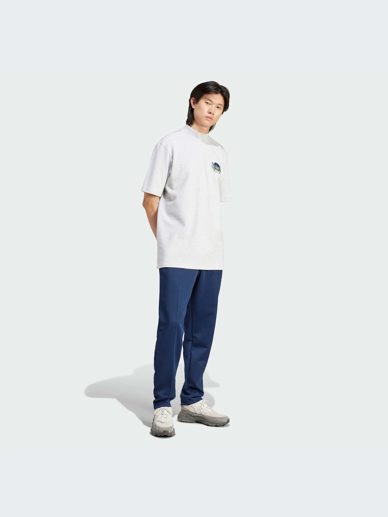 Брюки Adidas модель IW3232 Брюки Adidas модель IW3232 Фото