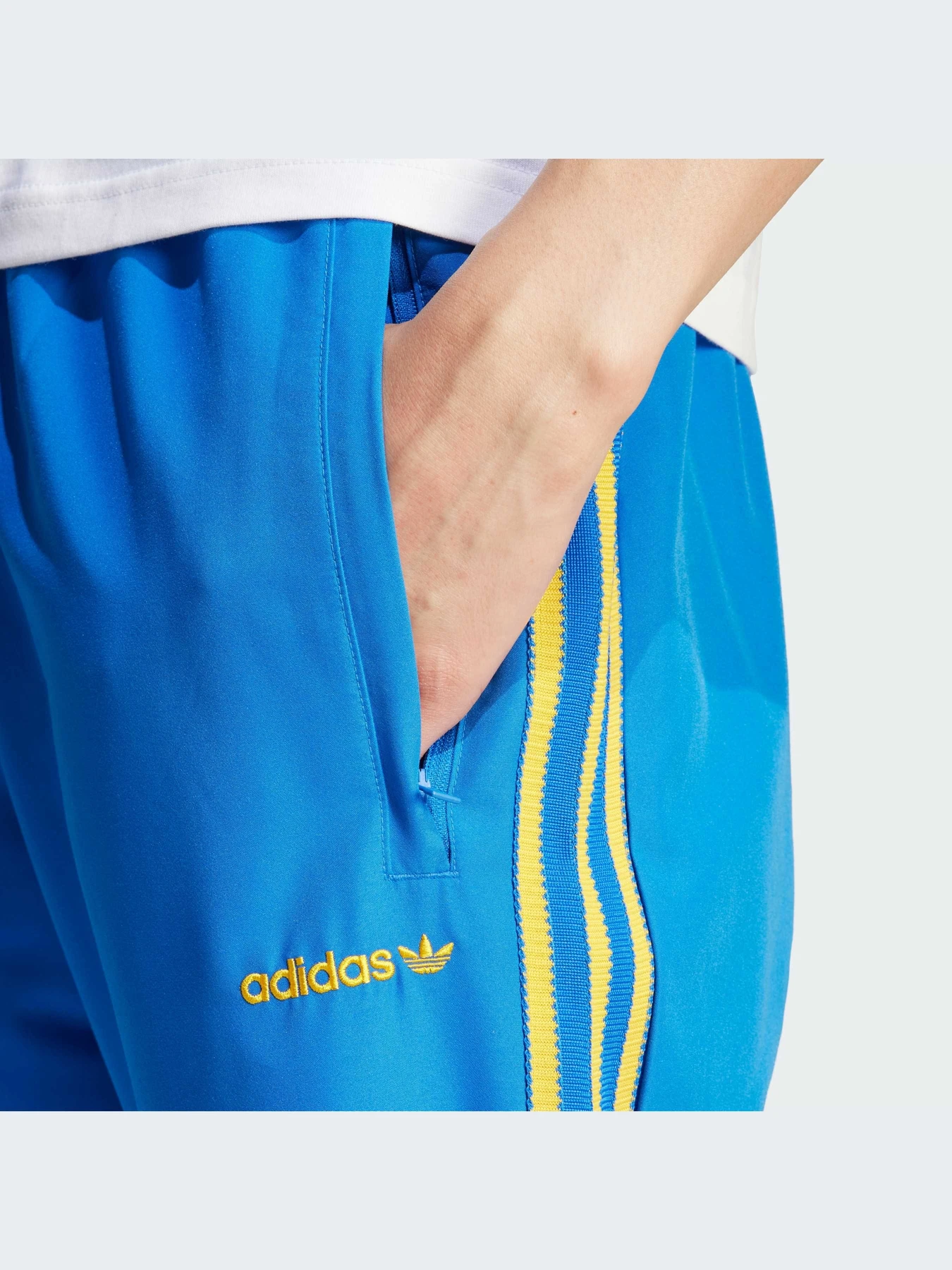 Брюки Adidas модель IW3234 Брюки Adidas модель IW3234 Фото