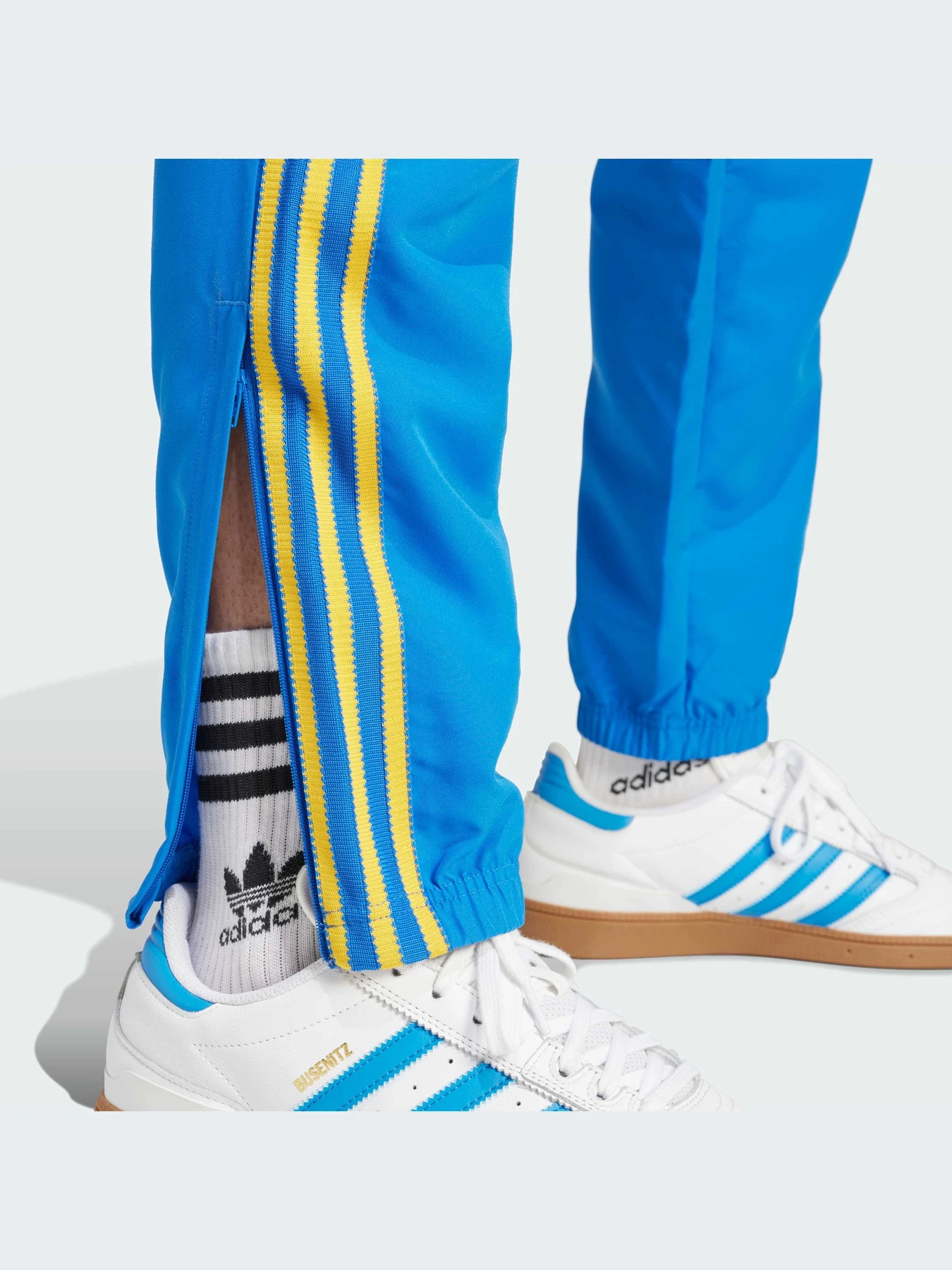 Брюки Adidas модель IW3234 Брюки Adidas модель IW3234 Фото