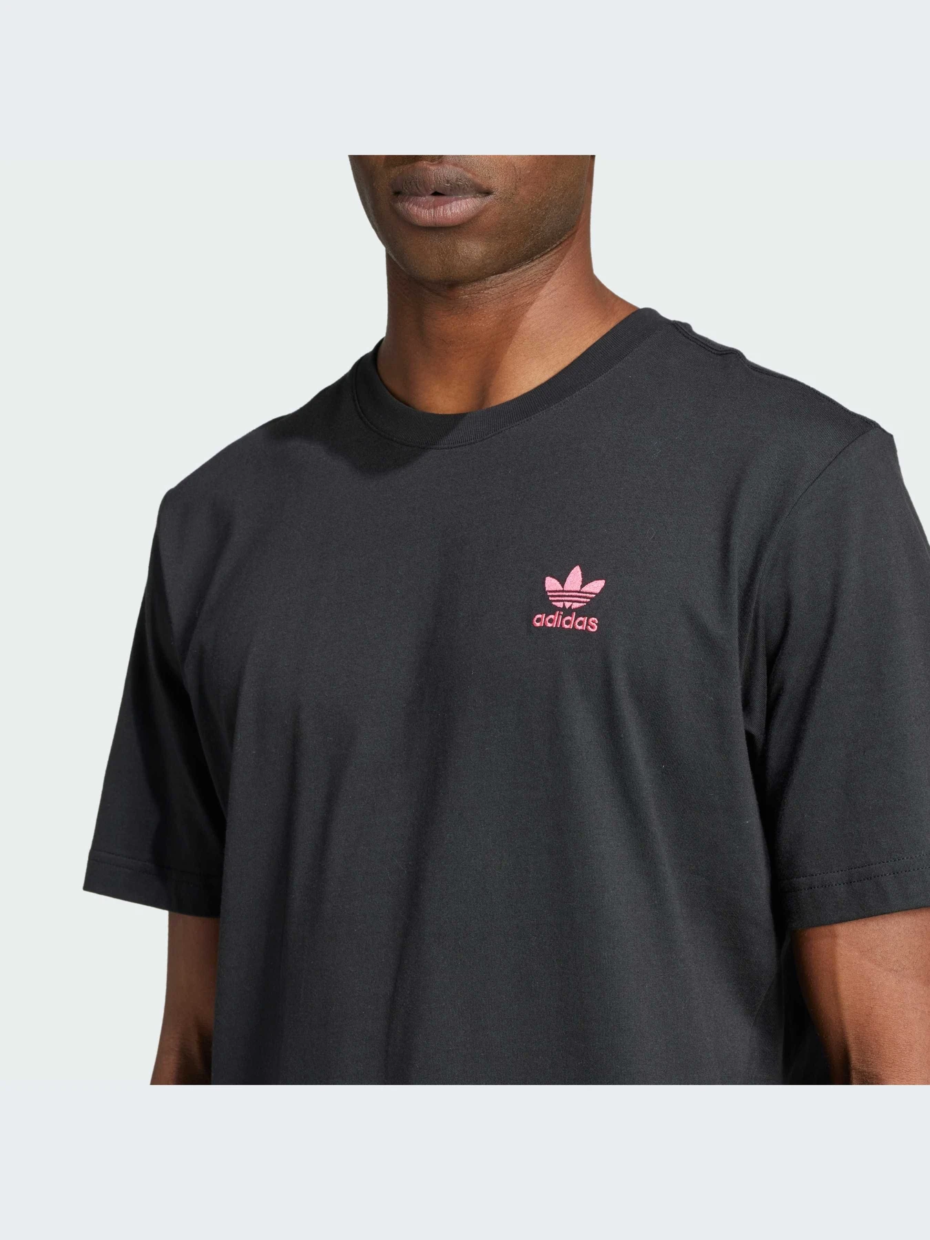 Футболки і поло Adidas Graphics модель IX7820 Футболки і поло Adidas Graphics модель IX7820 Фото