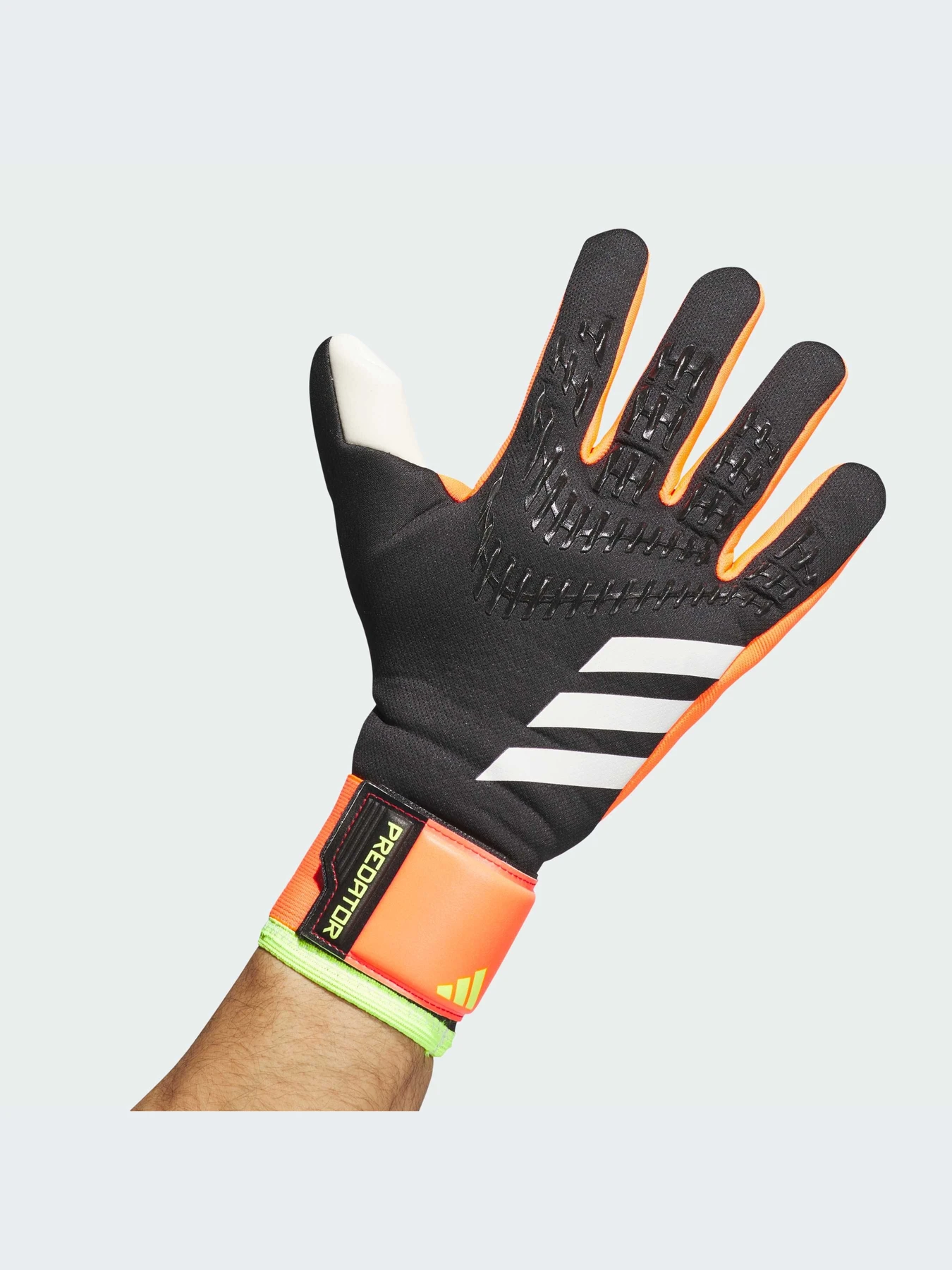 Перчатки для спорта Adidas Predator модель IN1600 Перчатки для спорта Adidas Predator модель IN1600 Фото