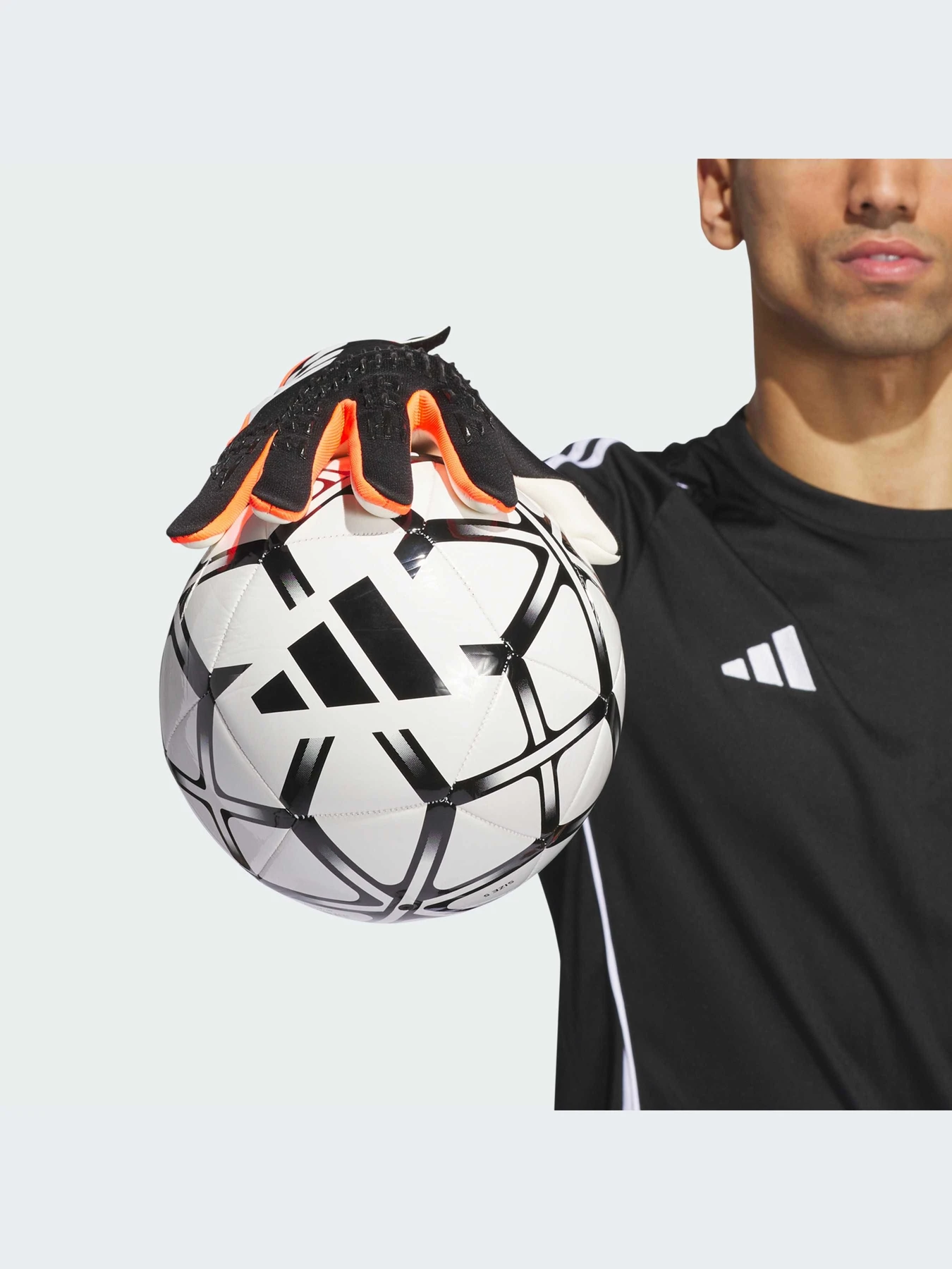 Перчатки для спорта Adidas Predator модель IN1600 Перчатки для спорта Adidas Predator модель IN1600 Фото