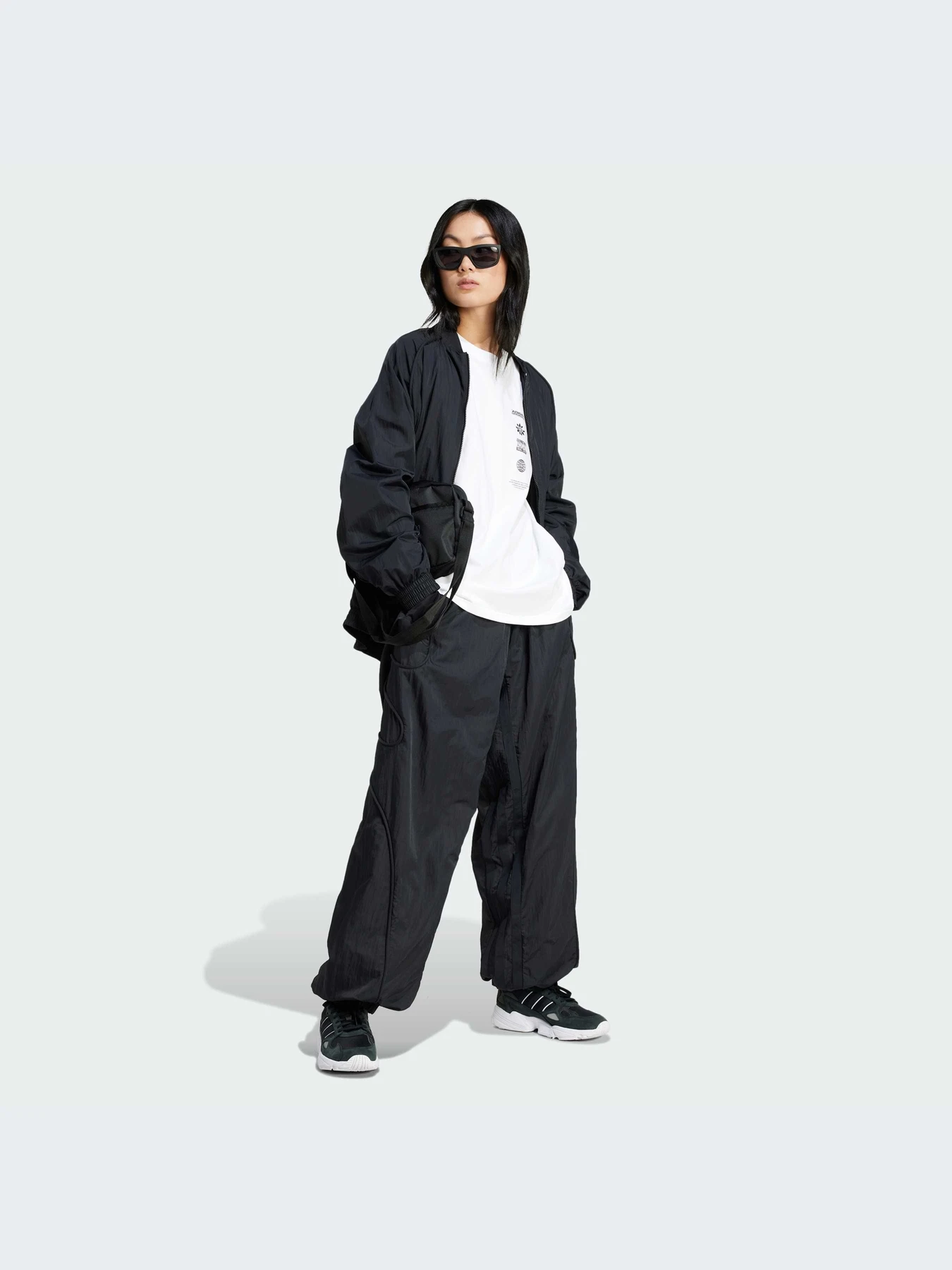 Футболки і поло Adidas Graphics модель IT7620 Футболки і поло Adidas Graphics модель IT7620 Фото