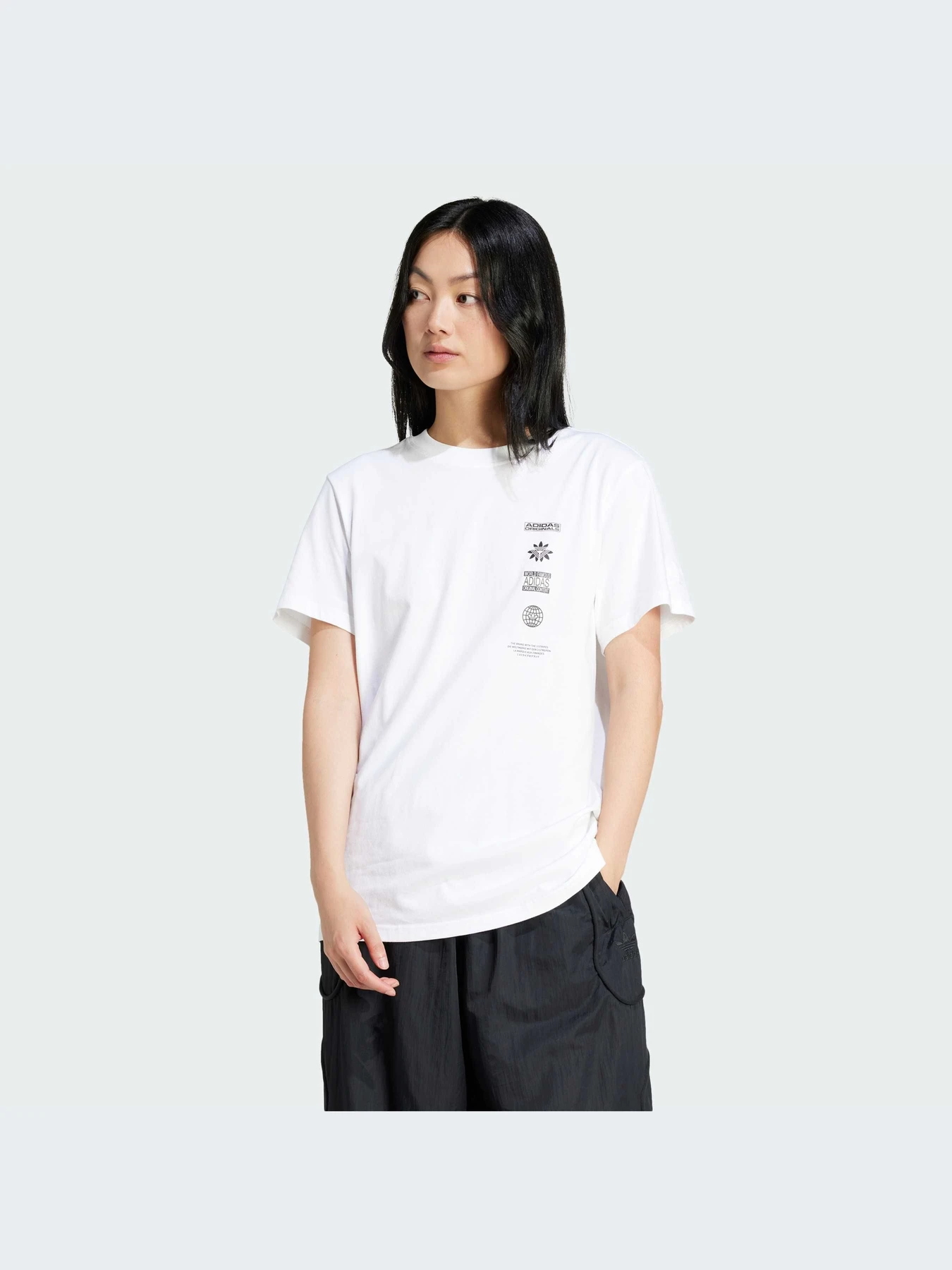 Футболки і поло Adidas Graphics модель IT7620 Футболки і поло Adidas Graphics модель IT7620 Фото