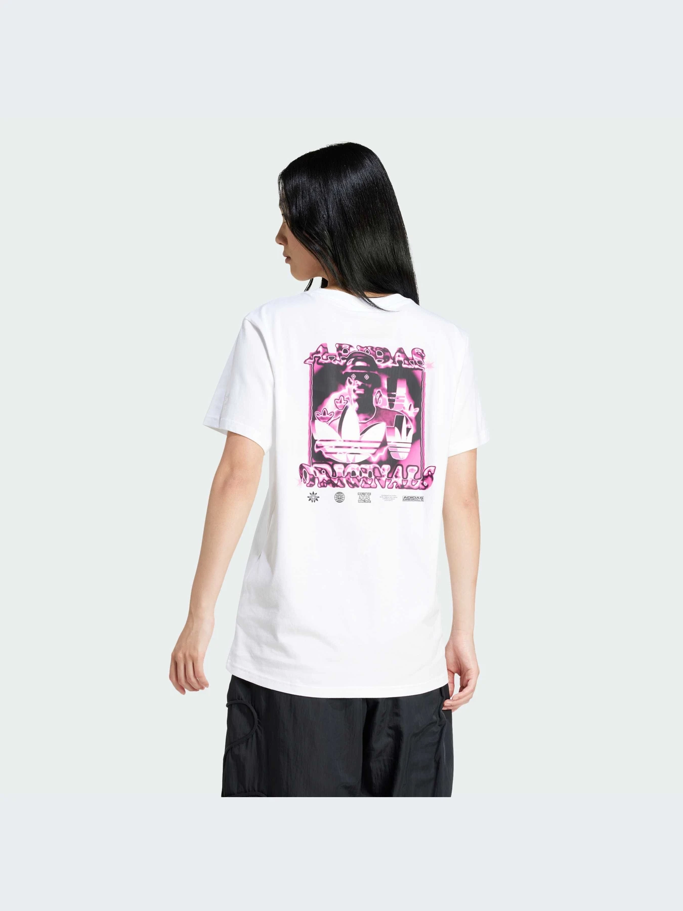 Футболки і поло Adidas Graphics модель IT7620 Футболки і поло Adidas Graphics модель IT7620 Фото