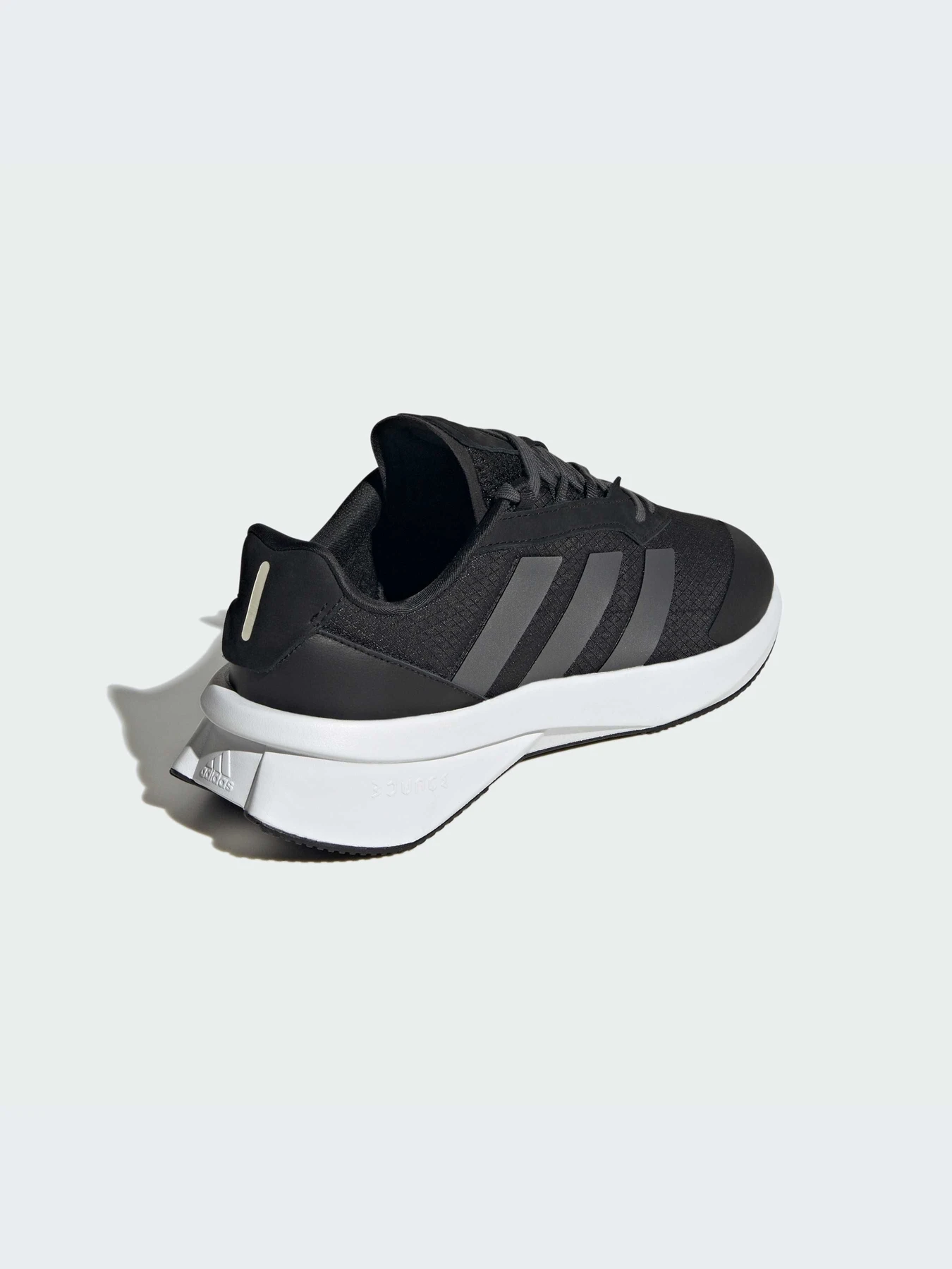 Кроссовки Adidas модель IG2381 Кроссовки Adidas модель IG2381 Фото