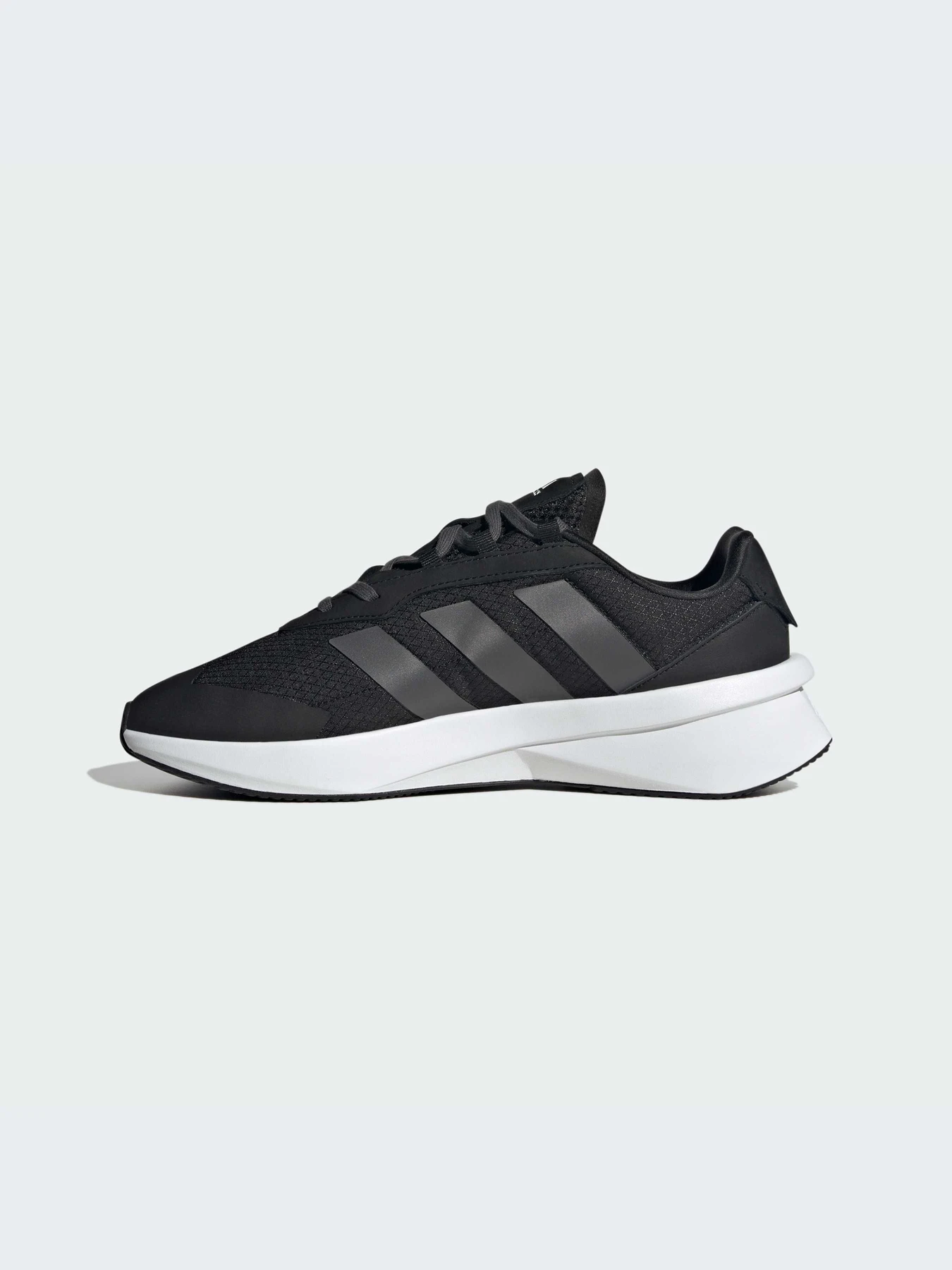 Кроссовки Adidas модель IG2381 Кроссовки Adidas модель IG2381 Фото