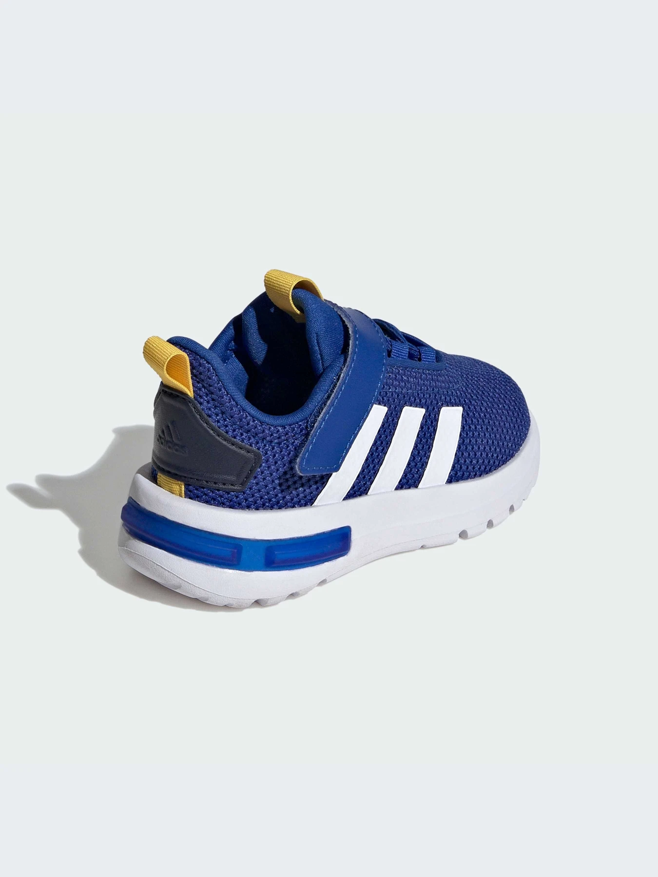 Кросівки Adidas Racer модель IE6415 Кросівки Adidas Racer модель IE6415 Фото