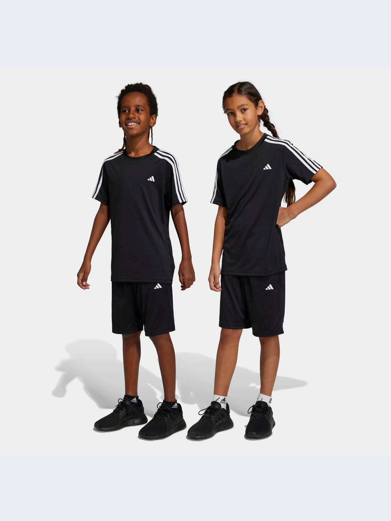 Костюмы Adidas модель IC5670 Костюмы Adidas модель IC5670 Фото