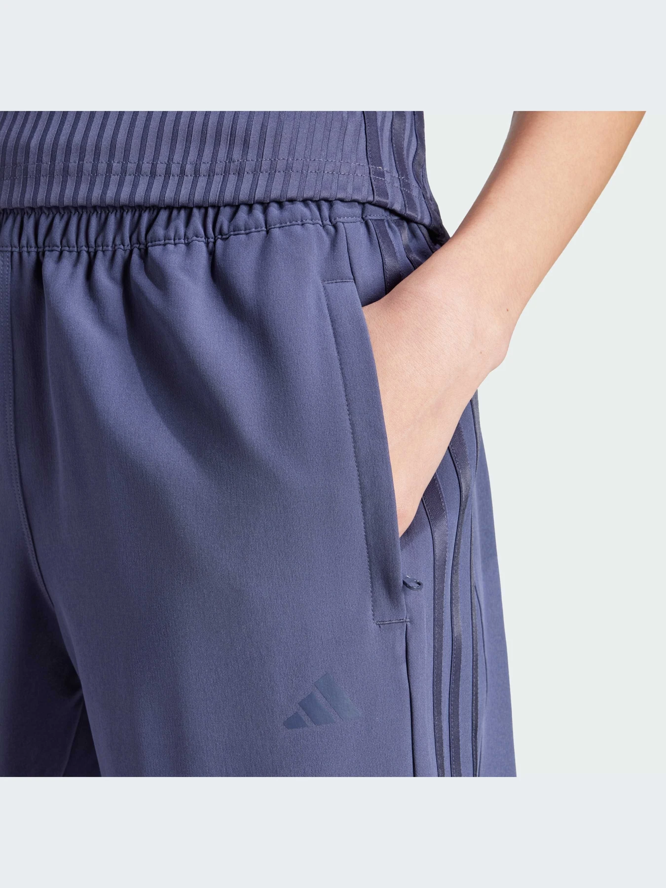 Брюки Adidas 3 Stripes модель IK5472 Брюки Adidas 3 Stripes модель IK5472 Фото