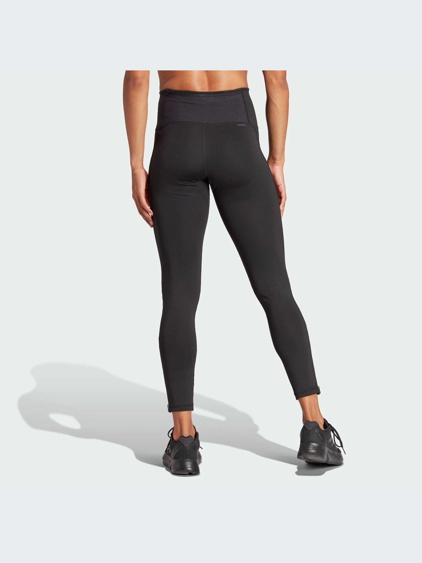 Брюки Adidas модель IP3085 Брюки Adidas модель IP3085 Фото