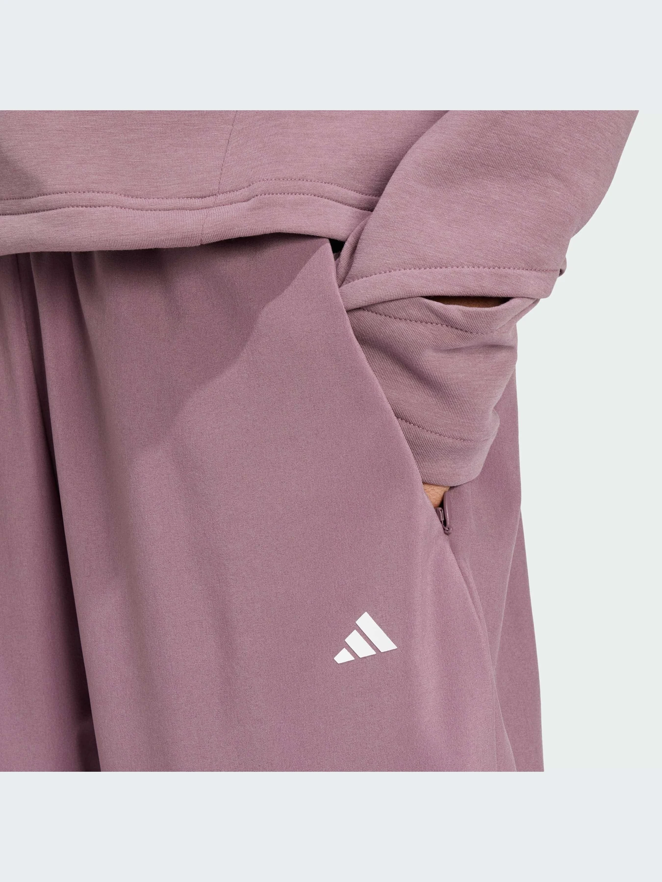Брюки Adidas модель IT0676 Брюки Adidas модель IT0676 Фото