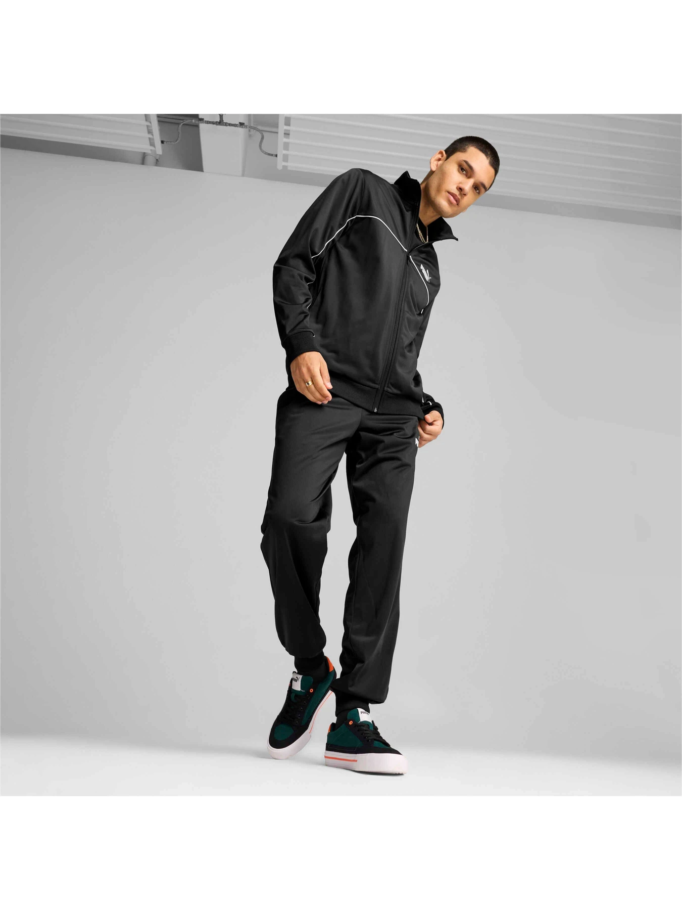 Костюмы PUMA Poly Piping Suit модель 681896 Костюмы PUMA Poly Piping Suit модель 681896 Фото