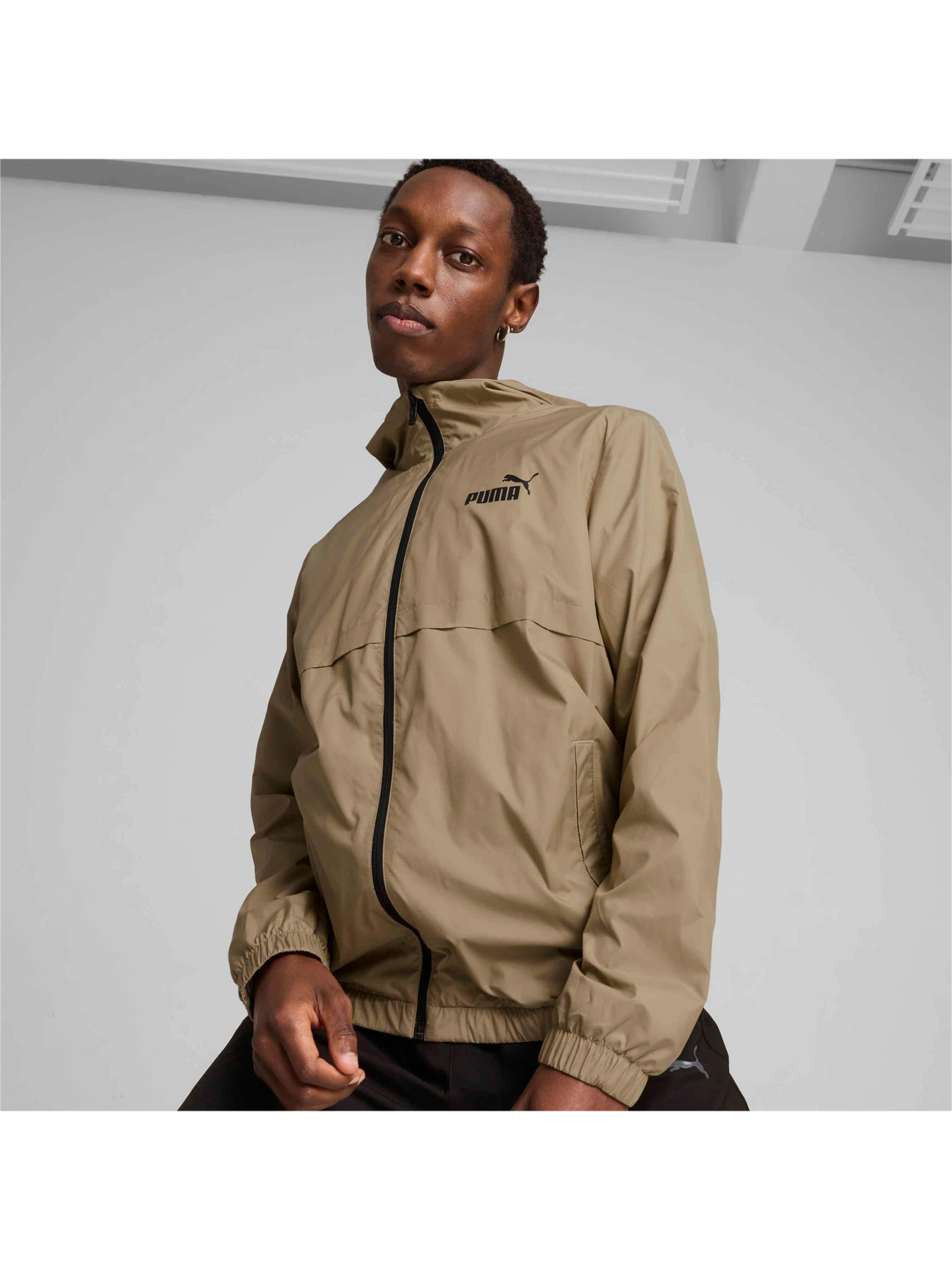 Куртки и дубленки PUMA Ess Solid Windbreaker модель 847484 Фото