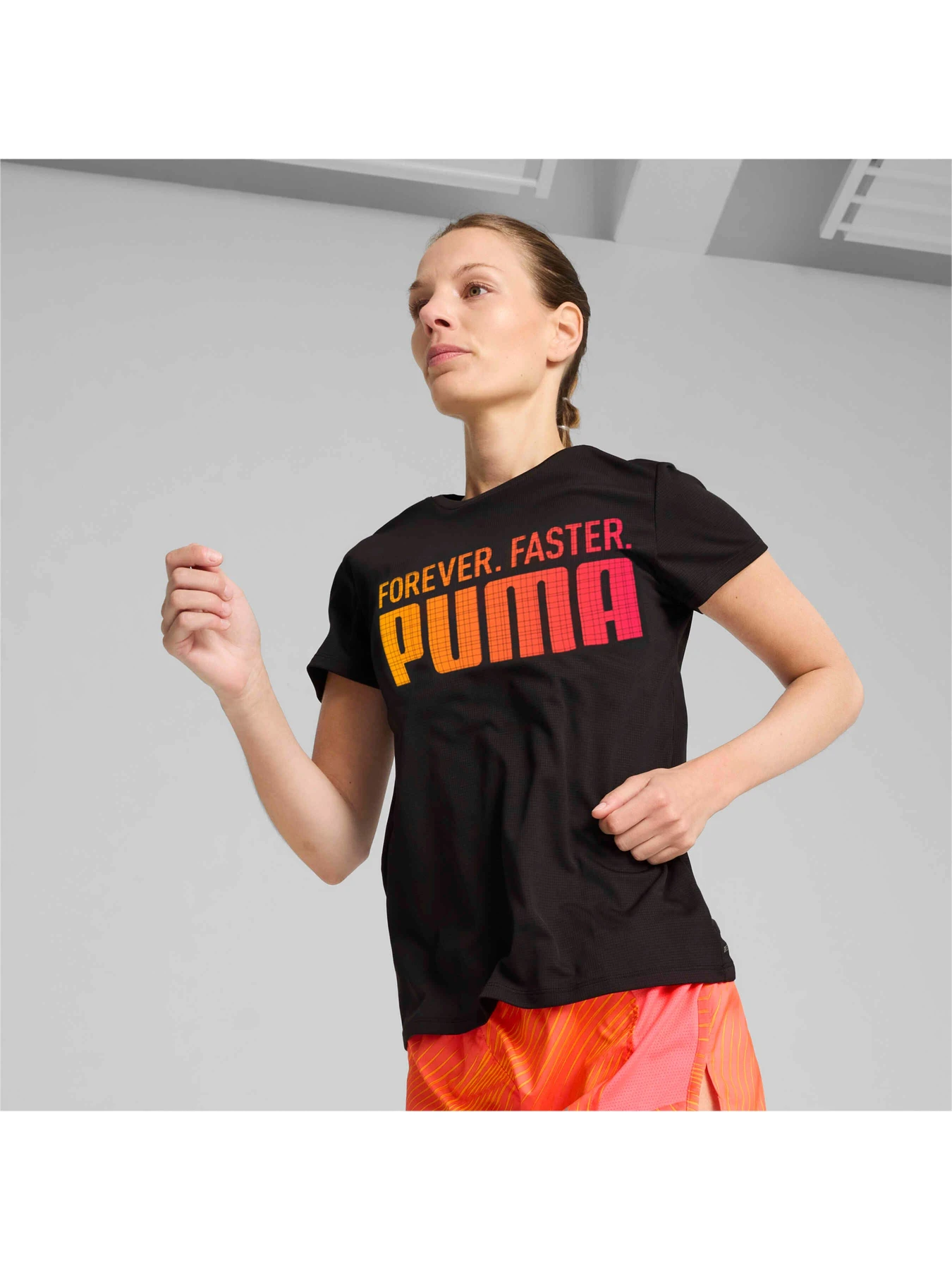 Футболки і поло PUMA Run Favroites Ff Graphic Tee модель 526144 Футболки і поло PUMA Run Favroites Ff Graphic Tee модель 526144 Фото