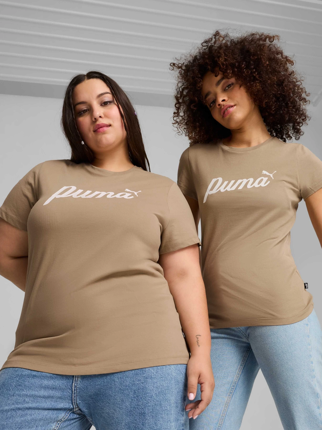 Футболки и поло PUMA Ess+ Script Tee модель 679315 Фото