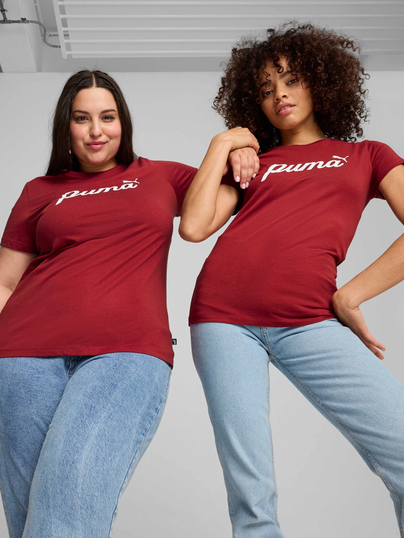 Футболки і поло PUMA Ess+ Script Tee модель 679315 Фото