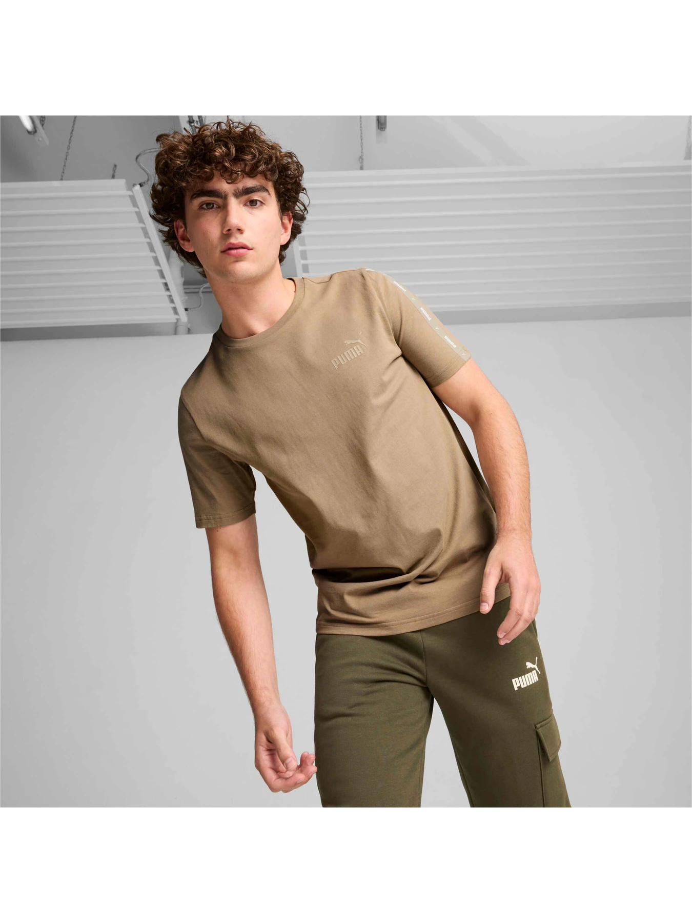 Футболки і поло PUMA Ess+ Tape Tee модель 847382 Фото