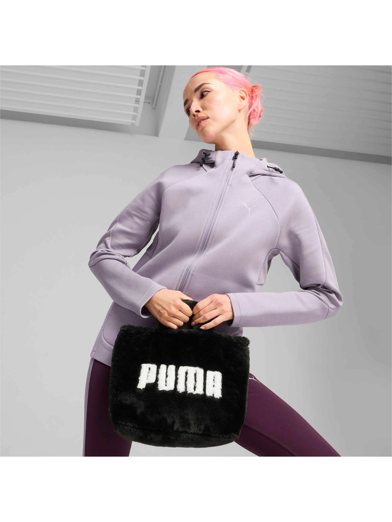 Сумки PUMA Core Fur Mini Tote Bag модель 090657 Сумки PUMA Core Fur Mini Tote Bag модель 090657 Фото