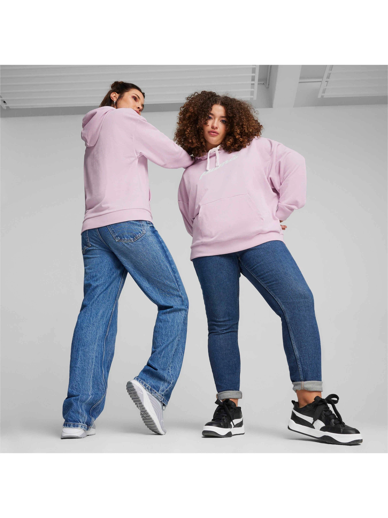 Худи и свитшоты PUMA Ess+ Script Hoodie Tr модель 679348 Худи и свитшоты PUMA Ess+ Script Hoodie Tr модель 679348 Фото