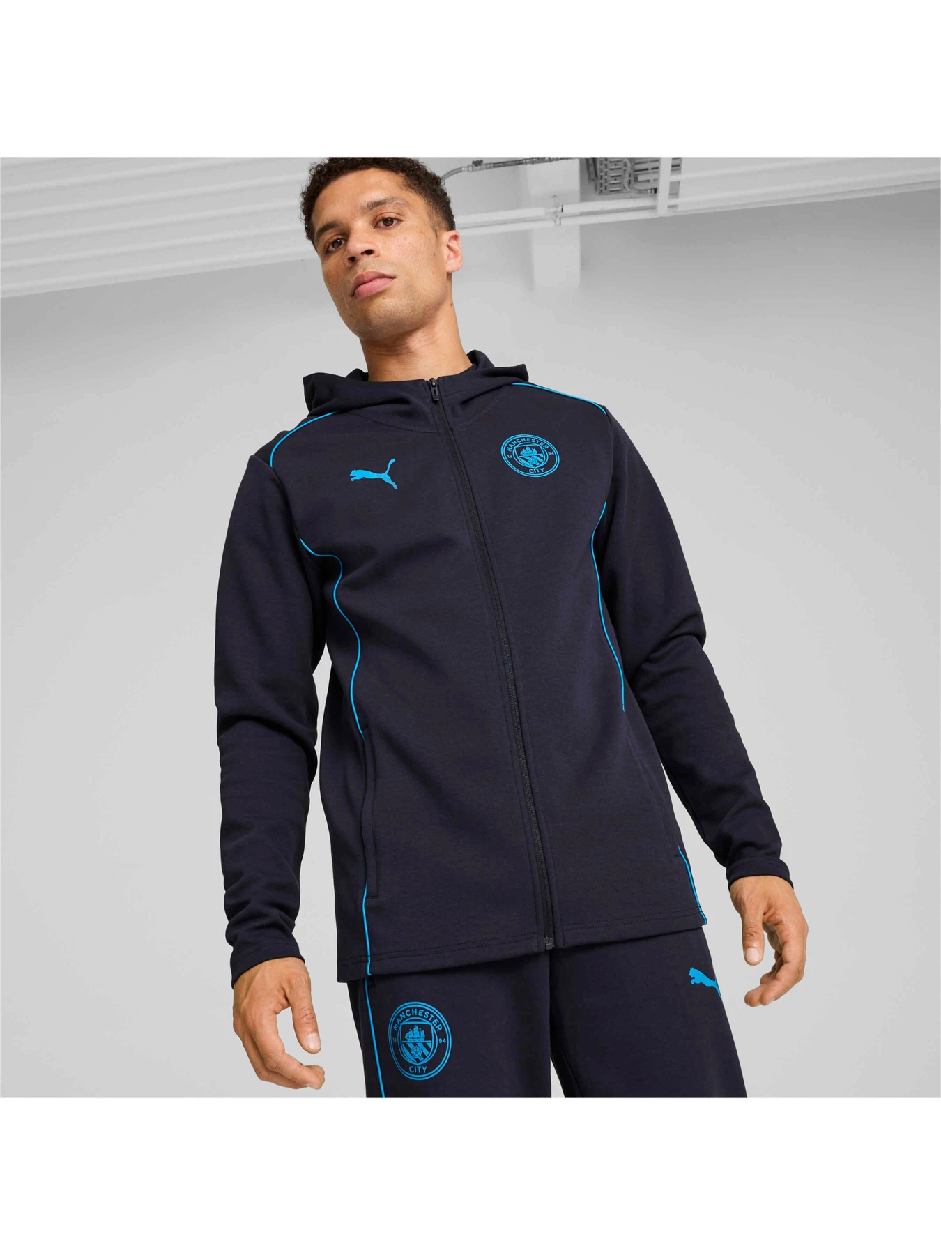 Худи и свитшоты PUMA Mcfc Casuals Hooded Jkt модель 777565 Худи и свитшоты PUMA Mcfc Casuals Hooded Jkt модель 777565 Фото