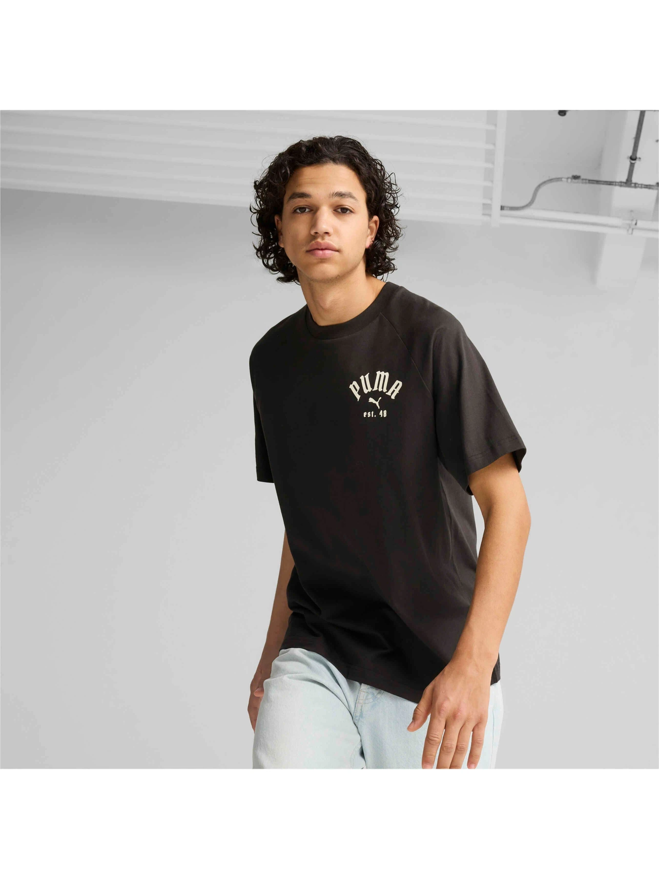 Футболки і поло PUMA Classics Relaxed Graphic Tee модель 626767 Футболки і поло PUMA Classics Relaxed Graphic Tee модель 626767 Фото