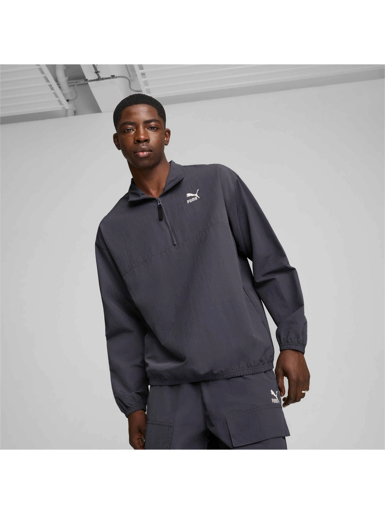 Худі та світшоти PUMA Classics Woven Relaxed Crew модель 626725 Худі та світшоти PUMA Classics Woven Relaxed Crew модель 626725 Фото