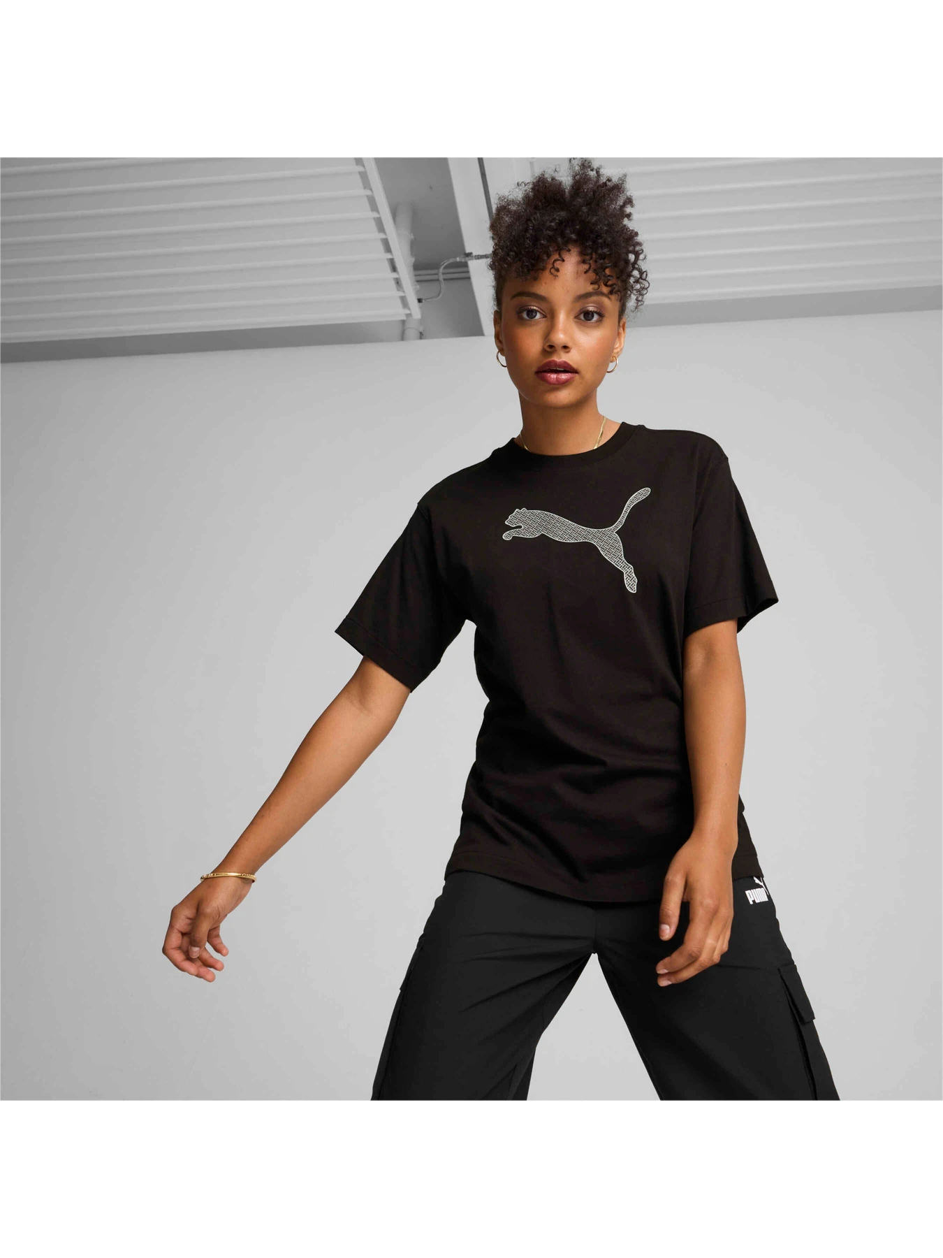 Футболки і поло PUMA Her Graphic Tee модель 681619 Футболки і поло PUMA Her Graphic Tee модель 681619 Фото