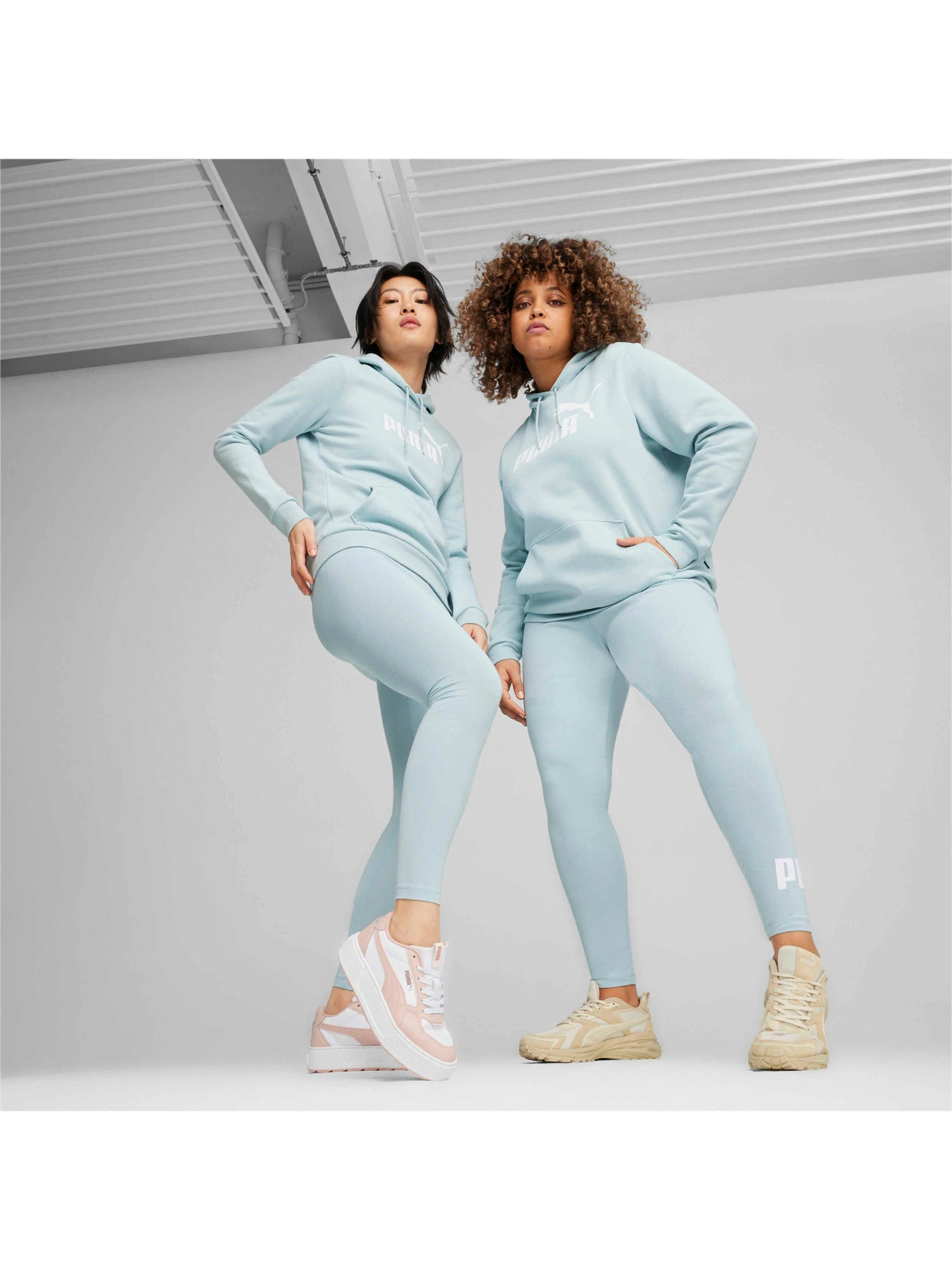 Брюки PUMA Ess Logo Leggings модель 586834 Брюки PUMA Ess Logo Leggings модель 586834 Фото