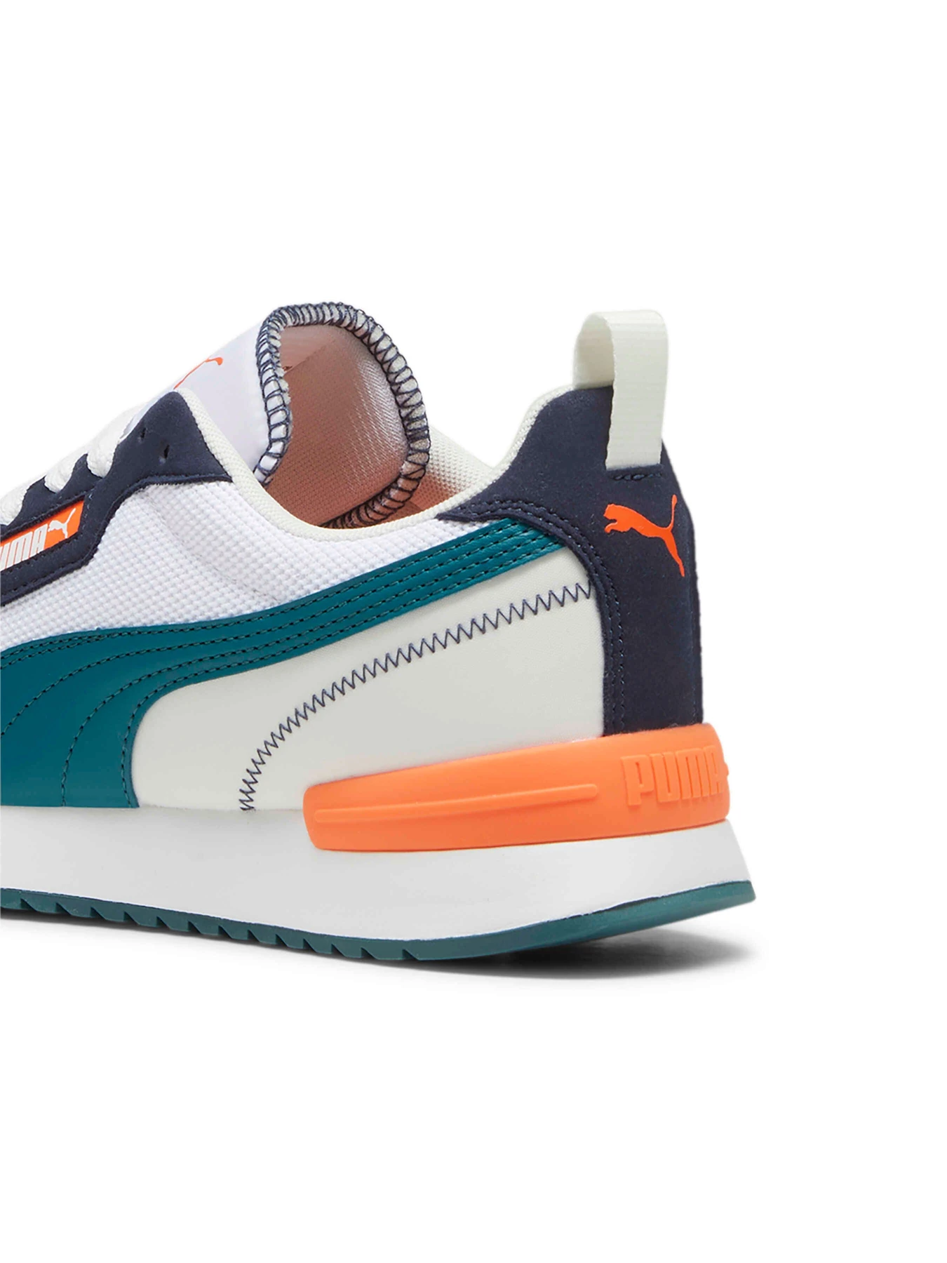 Кроссовки PUMA R78 модель 393910 Кроссовки PUMA R78 модель 393910 Фото