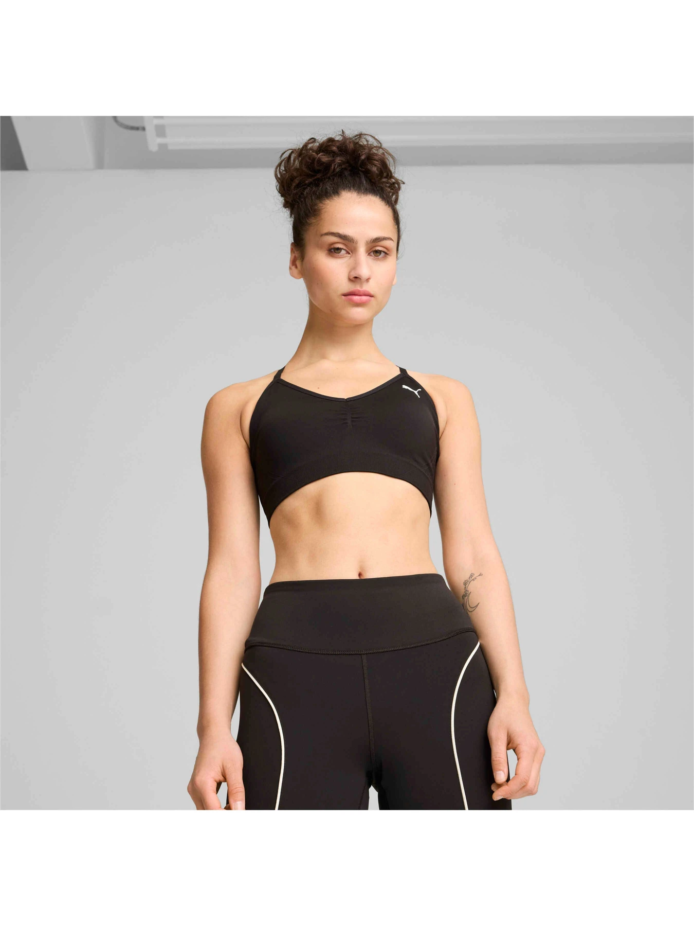 Футболки и поло PUMA Move Shapeluxe Seamless Bra модель 524362 Футболки и поло PUMA Move Shapeluxe Seamless Bra модель 524362 Фото