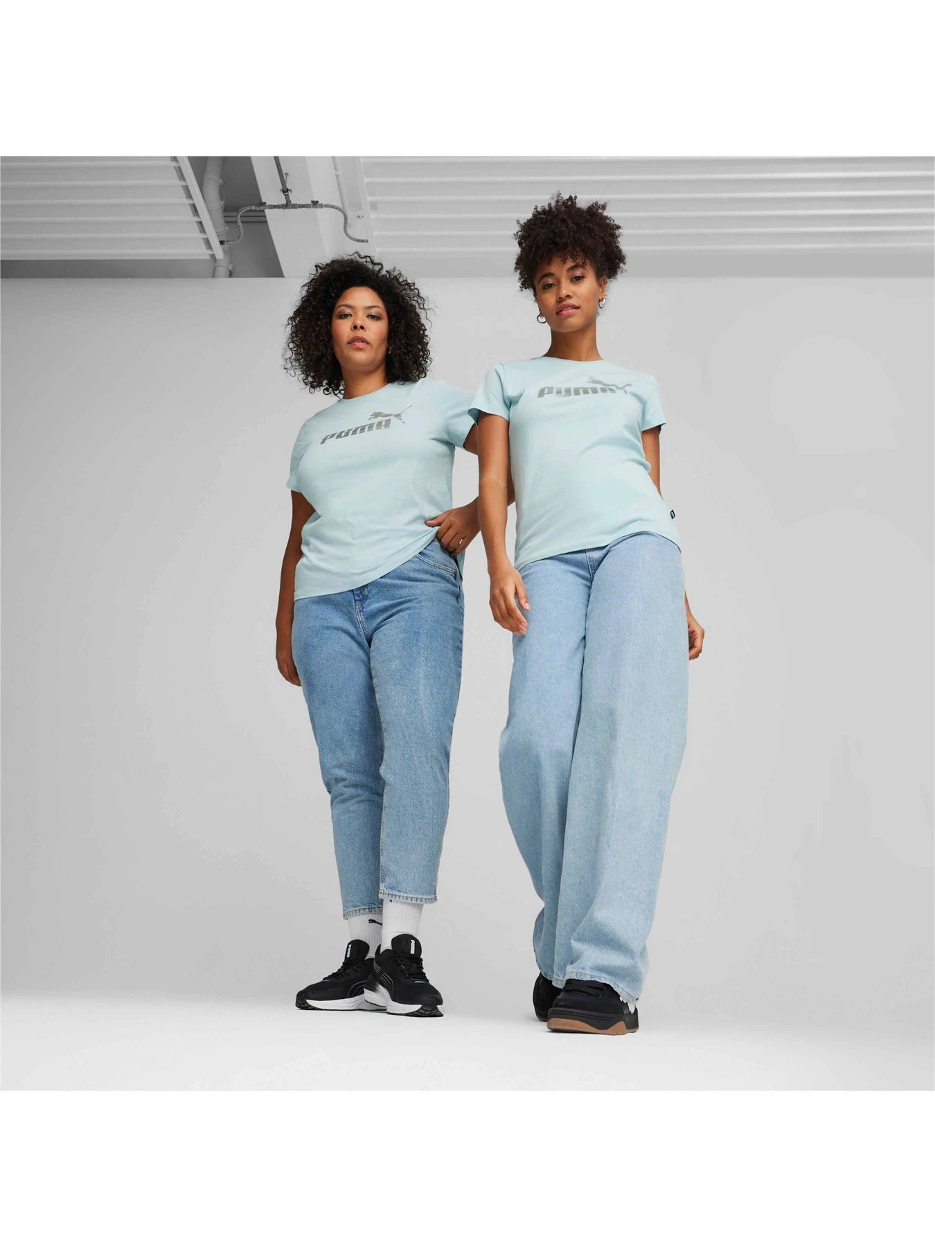 Футболки і поло PUMA Ess+ Metallic Logo Tee модель 848303 Футболки і поло PUMA Ess+ Metallic Logo Tee модель 848303 Фото
