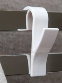 Крючок для полотенцесушителя пластиковый белый MBM HOME модель HP-100 WHITE Фото