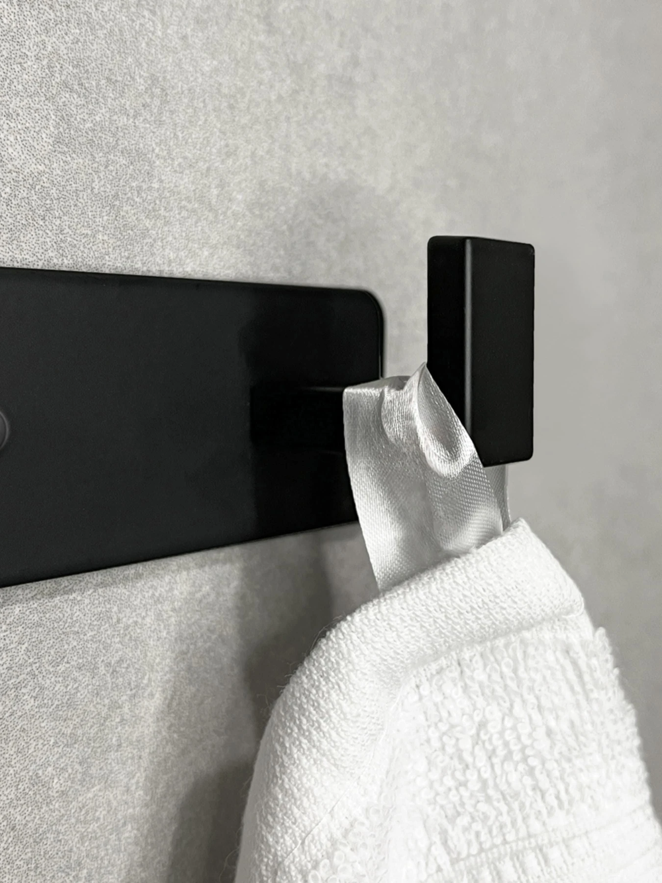 Вішалка на 3 гачки чорна MBM HOME модель HA-05/3 BLACK Фото