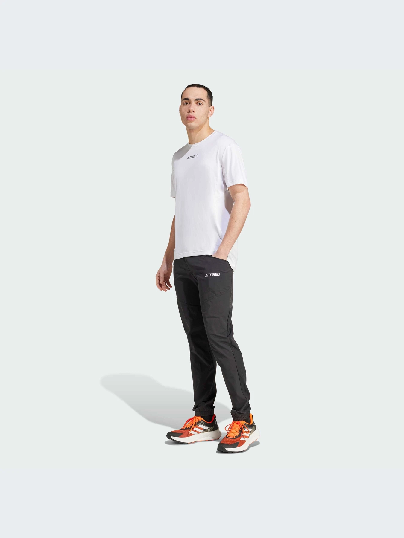 Брюки Adidas модель IQ1399 Брюки Adidas модель IQ1399 Фото