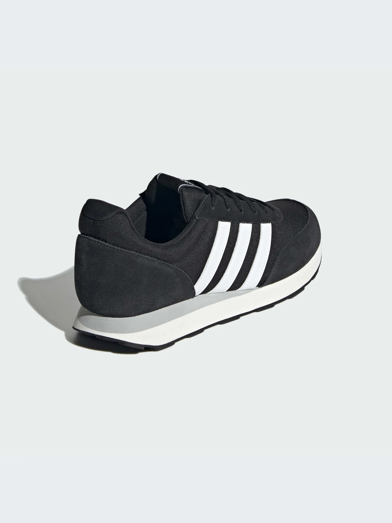 Кроссовки Adidas модель IE3826 Кроссовки Adidas модель IE3826 Фото